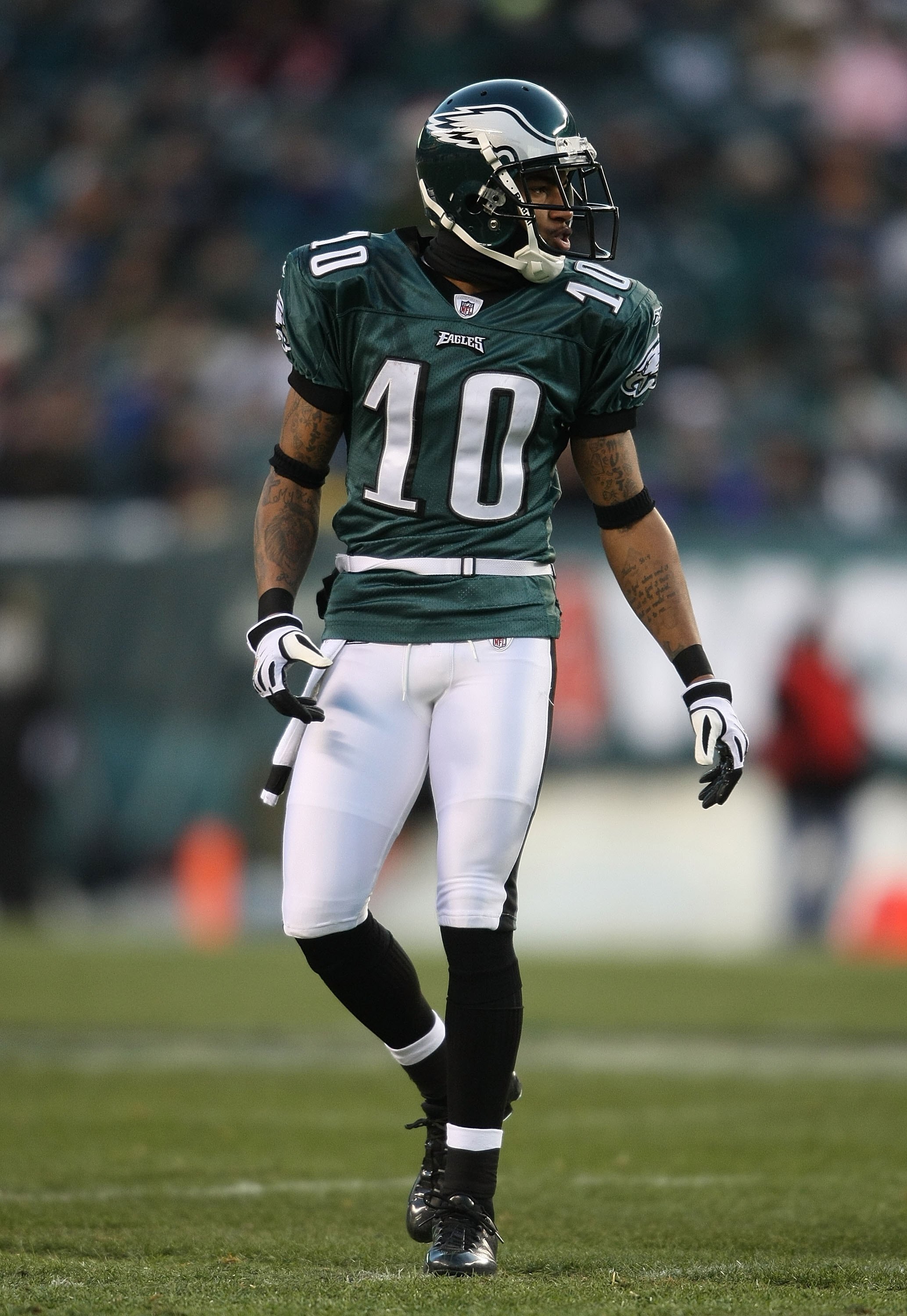 PHILADELPHIA - DECEMBER 20:  DeSean Jackson #10 of the Philadelphia Eagles lines up against the San Francisco 49ers at Lincoln Financial Field on December 20, 2009 in Philadelphia, Pennsylvania.  (Photo by Nick Laham/Getty Images)