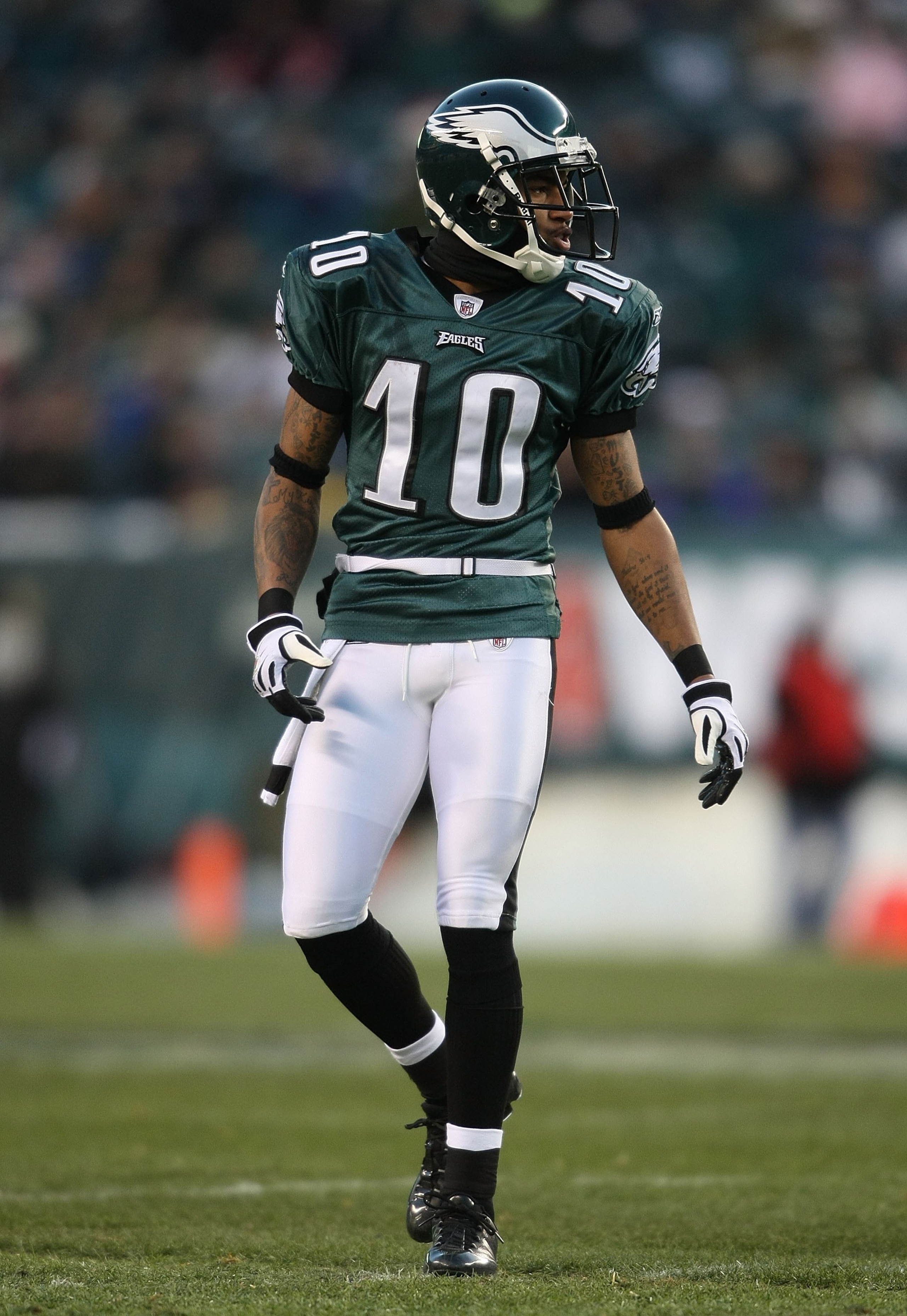 PHILADELPHIA - DECEMBER 20:  DeSean Jackson #10 of the Philadelphia Eagles lines up against the San Francisco 49ers at Lincoln Financial Field on December 20, 2009 in Philadelphia, Pennsylvania.  (Photo by Nick Laham/Getty Images)