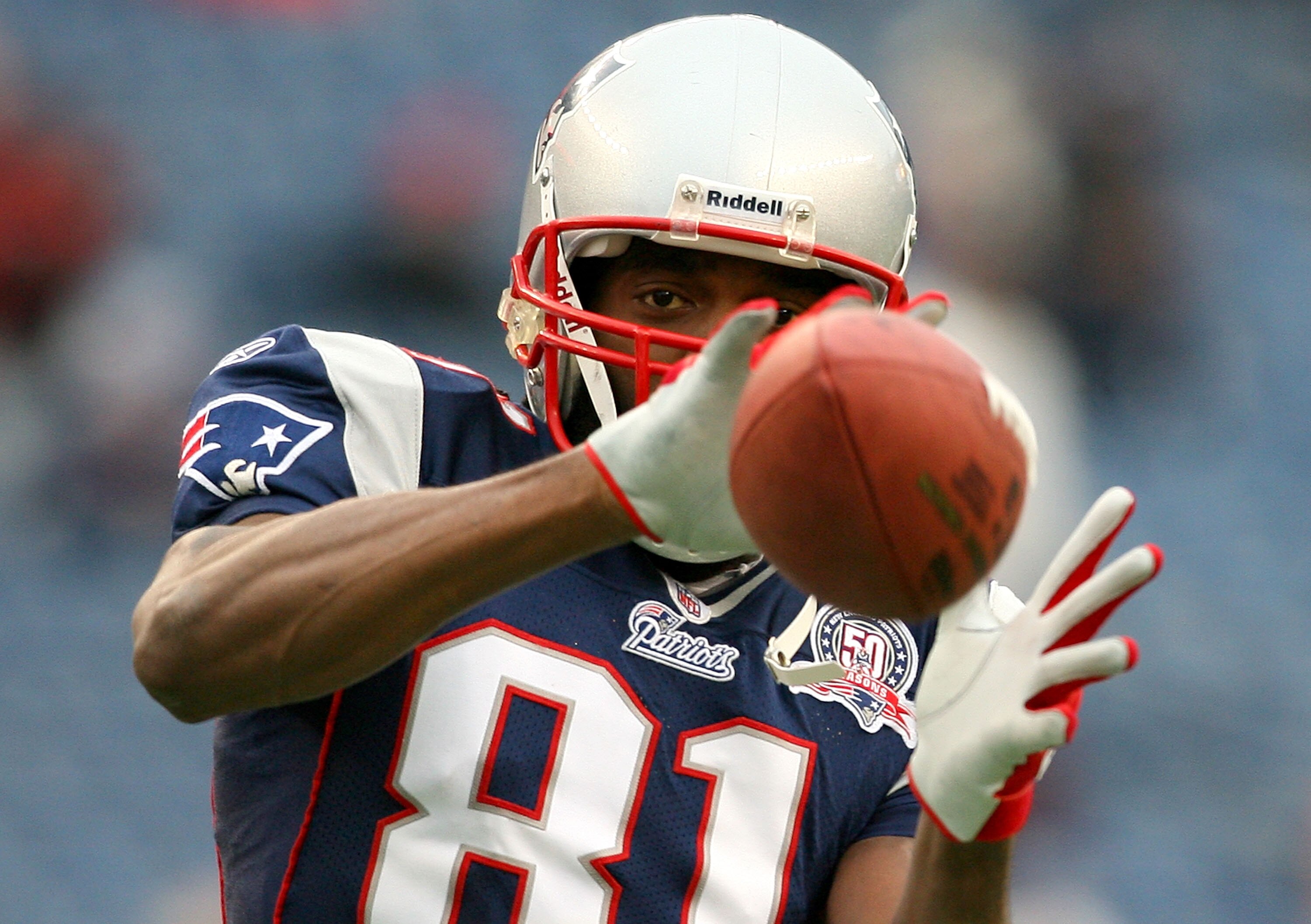 FOXBORO, MA - DECEMBER 13:  Randy Moss #81 of the New England Patriots warms up against the Carolina Panthers at Gillette Stadium on December 13, 2009 in Foxboro, Massachusetts. (Photo by Jim Rogash/Getty Images)