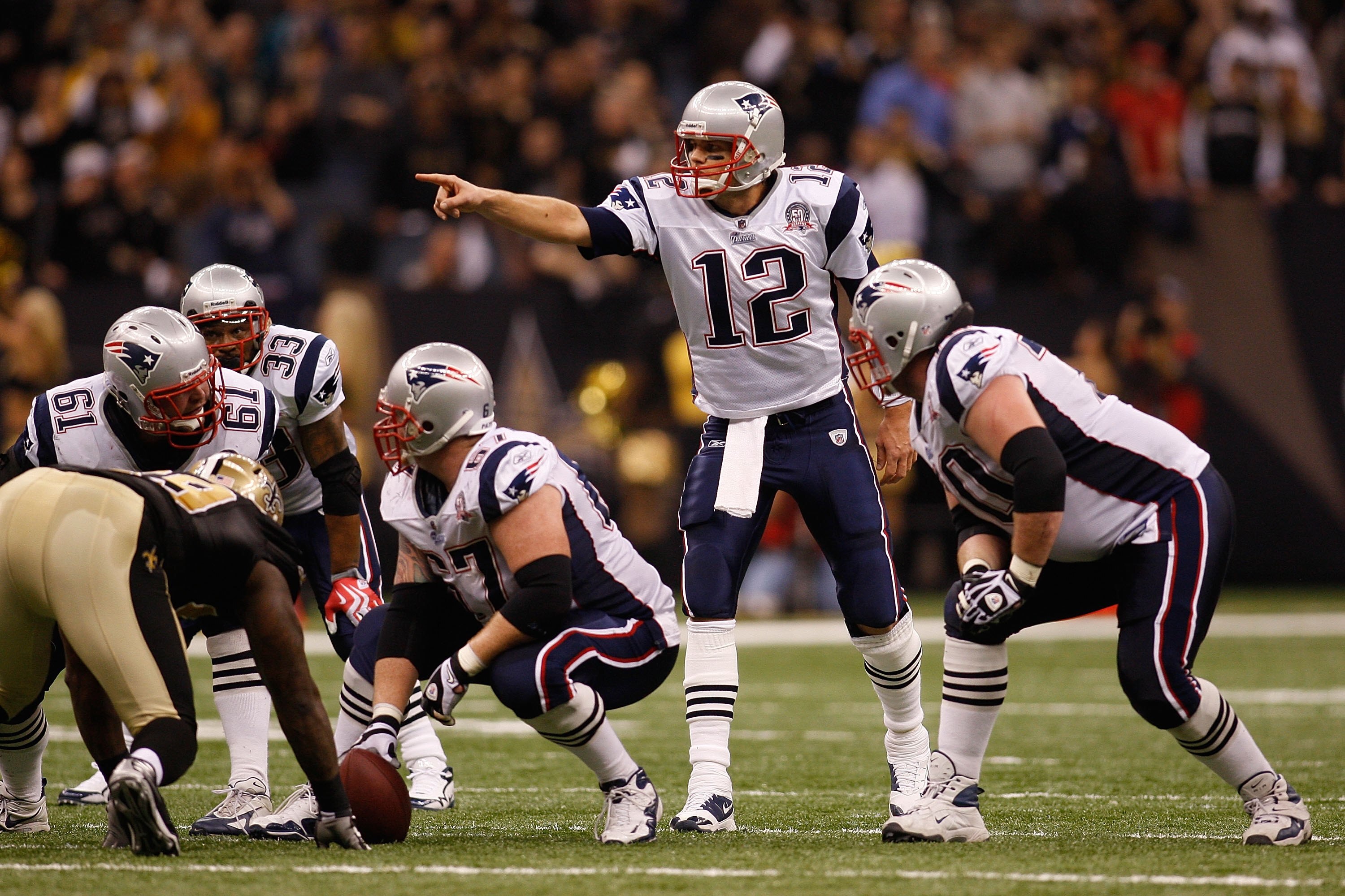 NEW ORLEANS - NOVEMBER 30:  Tom Brady #12 of the New England Patriots against the New Orleans Saints at the Louisiana Superdome on November 30, 2009  in New Orleans, Louisiana.  (Photo by Chris Graythen/Getty Images)