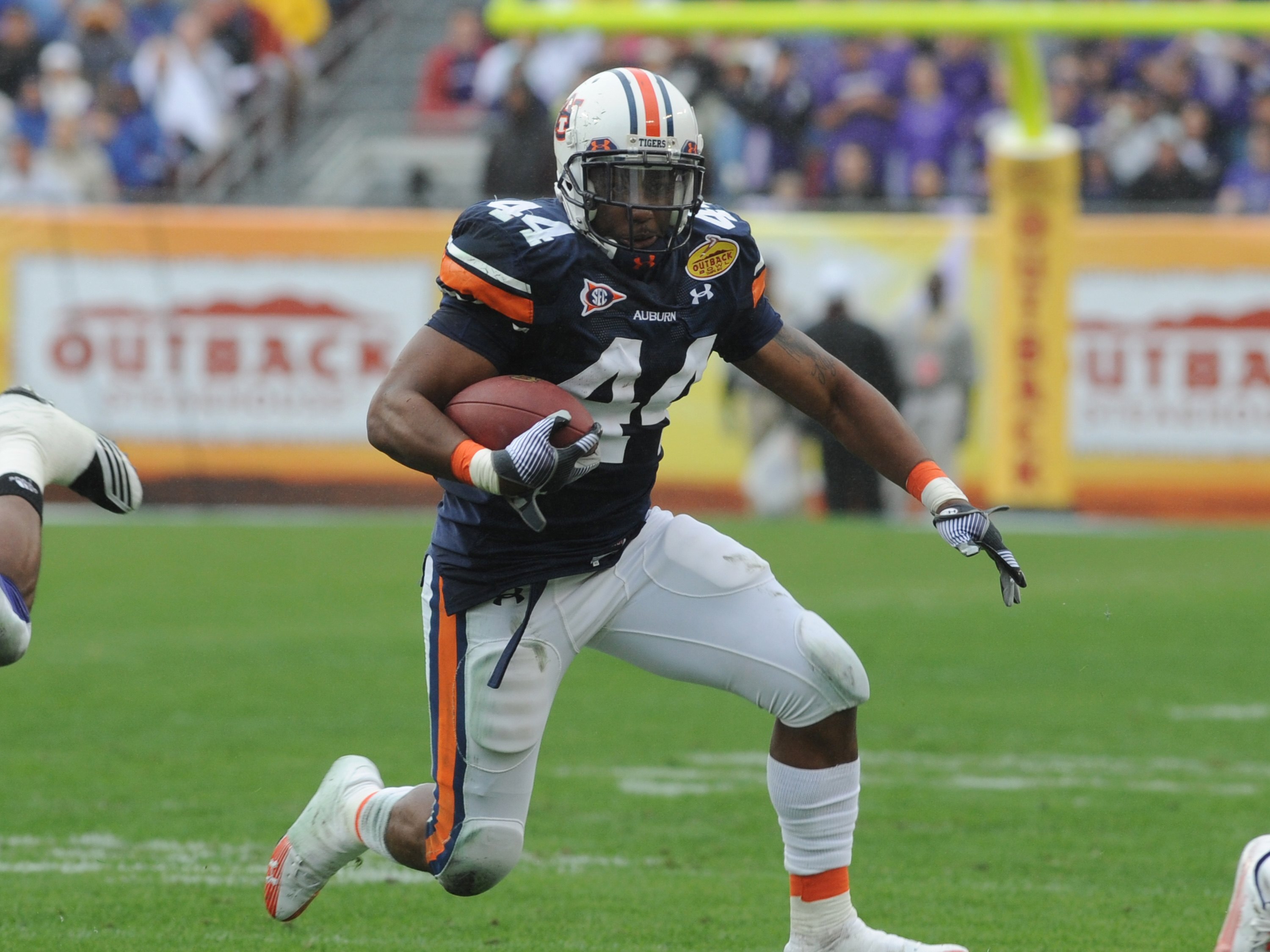 TAMPA, FL - JANUARY 1: Running back Ben Tate #44 of the Auburn Tigers rushes upfield against the Northwestern Wildcats in the Outback Bowl January 1, 2010 at Raymond James Stadium in Tampa, Florida.  (Photo by Al Messerschmidt/Getty Images)