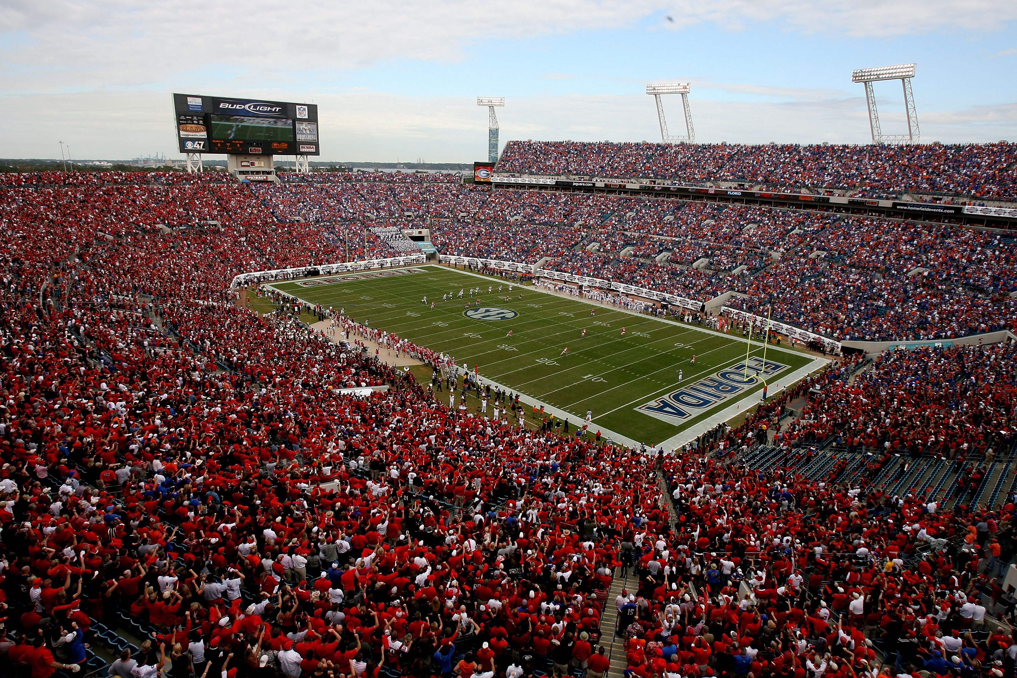 JACKSONVILLE, FL - NOVEMBER 01:  A veiw from up high as the Georgia Bulldogs receive the kick-off to start the game from the Florida Gators at Jacksonville Municipal Stadium on November 1, 2008 in Jacksonville, Florida. Florida defeated Georgia 49-10.  (P
