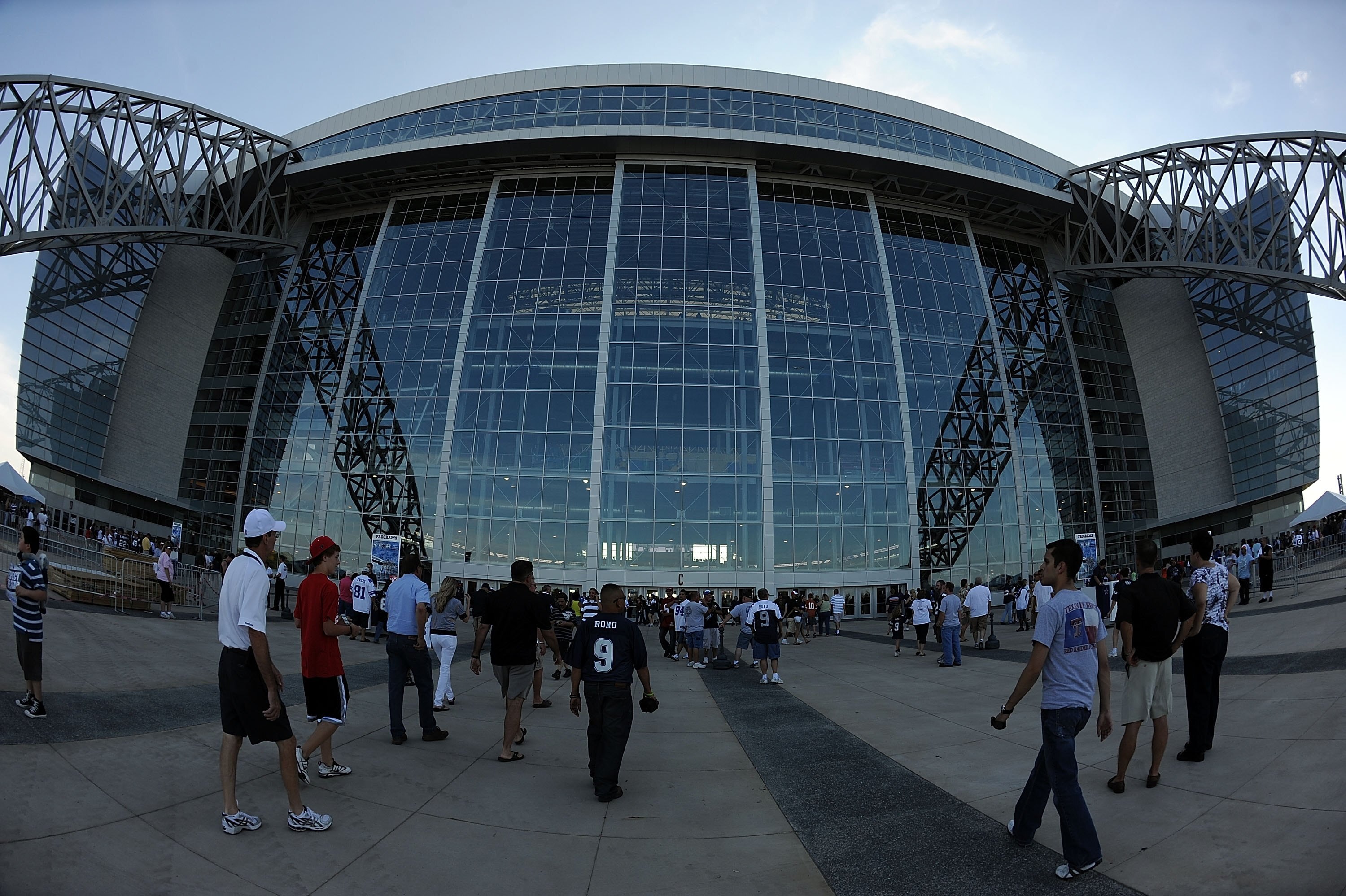 ARLINGTON, TX - AUGUST 29:  Fans walk outside Cowboys Stadium on August 29, 2009 in Arlington, Texas.  (Photo by Ronald Martinez/Getty Images)