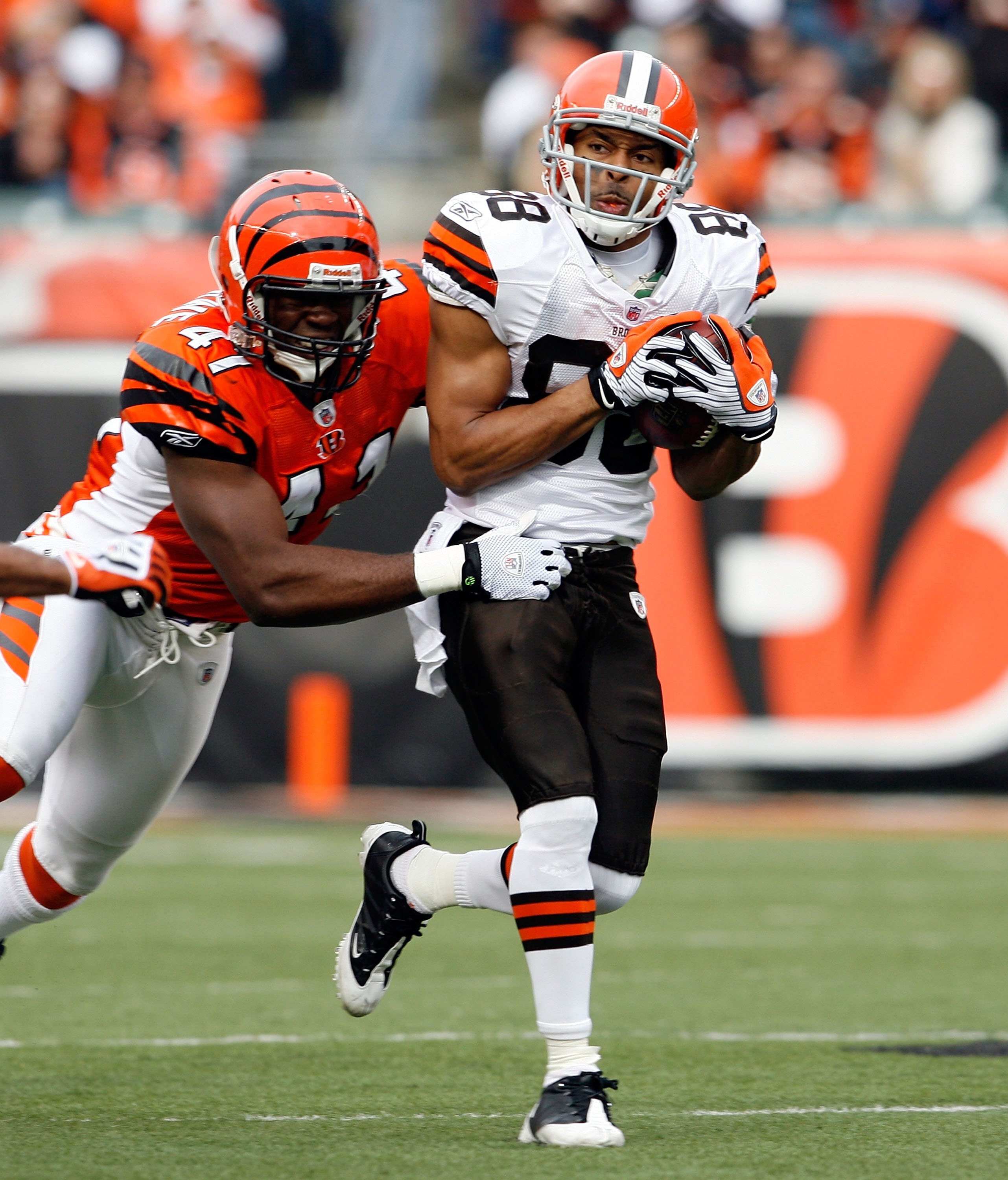 CINCINNATI - NOVEMBER 29:  Chansi Stuckey #88 of  the Cleveland Browns catches a pass while defended by Chinedum Ndukwe #41 of the Cincinnati Bengals during the NFL game at Paul Brown Stadium on November 29, 2009 in Cincinnati, Ohio.  (Photo by Andy Lyons