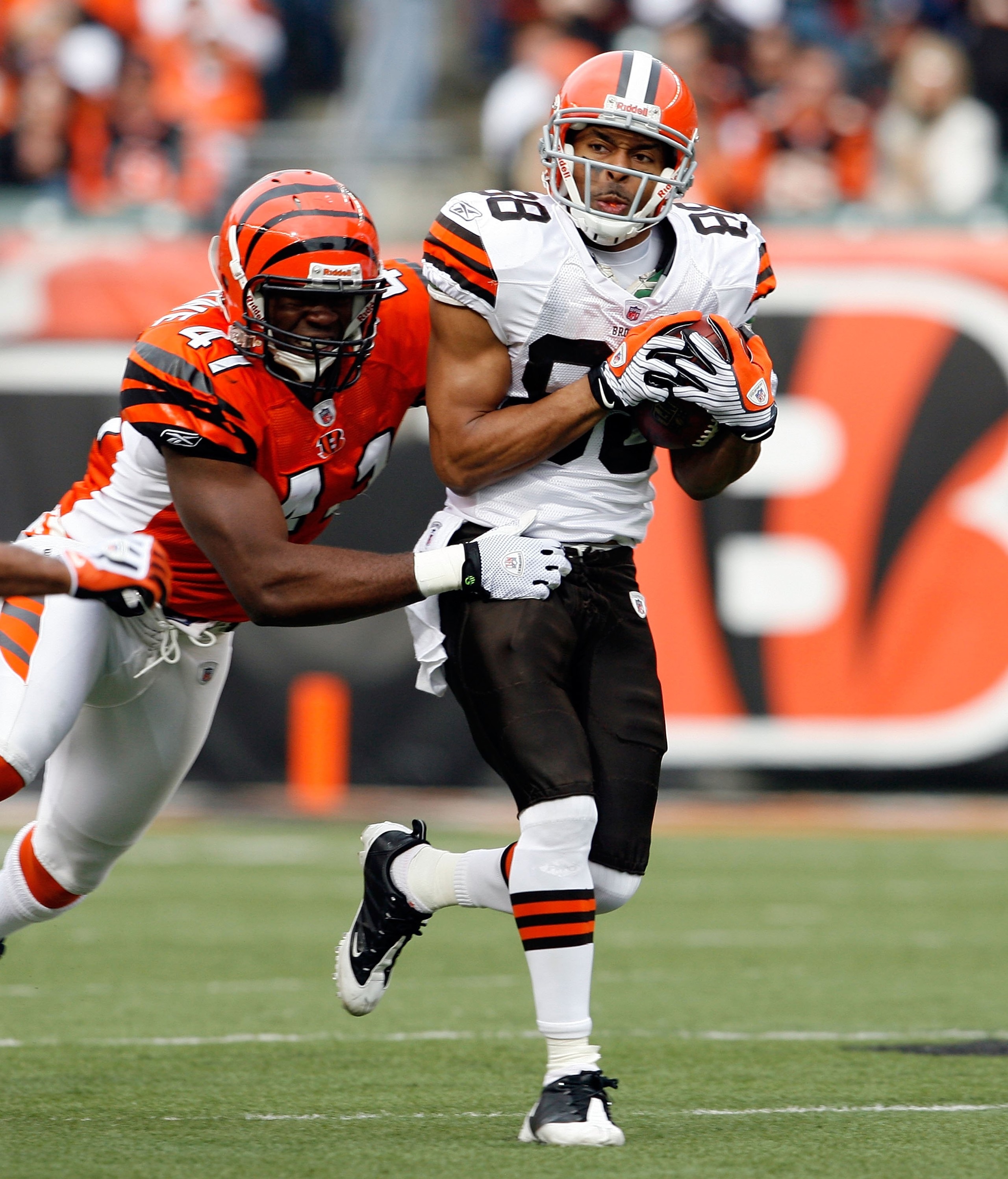 CINCINNATI - NOVEMBER 29: Chansi Stuckey #88 of the Cleveland Browns catches a pass while defended by Chinedum Ndukwe #41 of the Cincinnati Bengals during the NFL game at Paul Brown Stadium on November 29, 2009 in Cincinnati, Ohio. (Photo by Andy Lyons CINCINNATI - NOVEMBER 29: Chansi Stuckey #88 of the Cleveland Browns catches a pass while defended by Chinedum Ndukwe #41 of the Cincinnati Bengals during the NFL game at Paul Brown Stadium on November 29, 2009 in Cincinnati, Ohio. (Photo by Andy Lyons