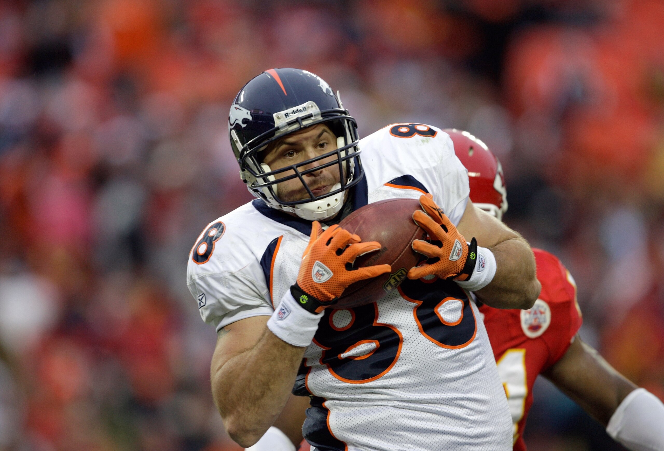 KANSAS CITY, MO - DECEMBER 6: Tony Scheffler #88 of the Denver Broncos makes a catch during their NFL game against the Kansas City Chiefs on December 6, 2009 at Arrowhead Stadium in Kansas City, Missouri. The Broncos defeated the Chiefs 44-13. (Photo by KANSAS CITY, MO - DECEMBER 6: Tony Scheffler #88 of the Denver Broncos makes a catch during their NFL game against the Kansas City Chiefs on December 6, 2009 at Arrowhead Stadium in Kansas City, Missouri. The Broncos defeated the Chiefs 44-13. (Photo by