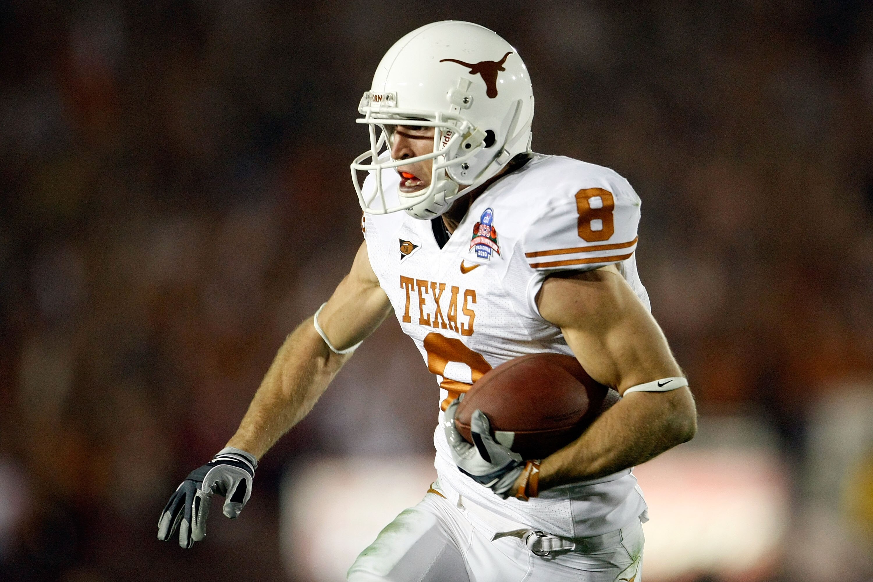 PASADENA, CA - JANUARY 07:  Wide receiver Jordan Shipley #8 of the Texas Longhorns runs for a touchdown against the Alabama Crimson Tide during the third quarter of the Citi BCS National Championship game at the Rose Bowl on January 7, 2010 in Pasadena, C