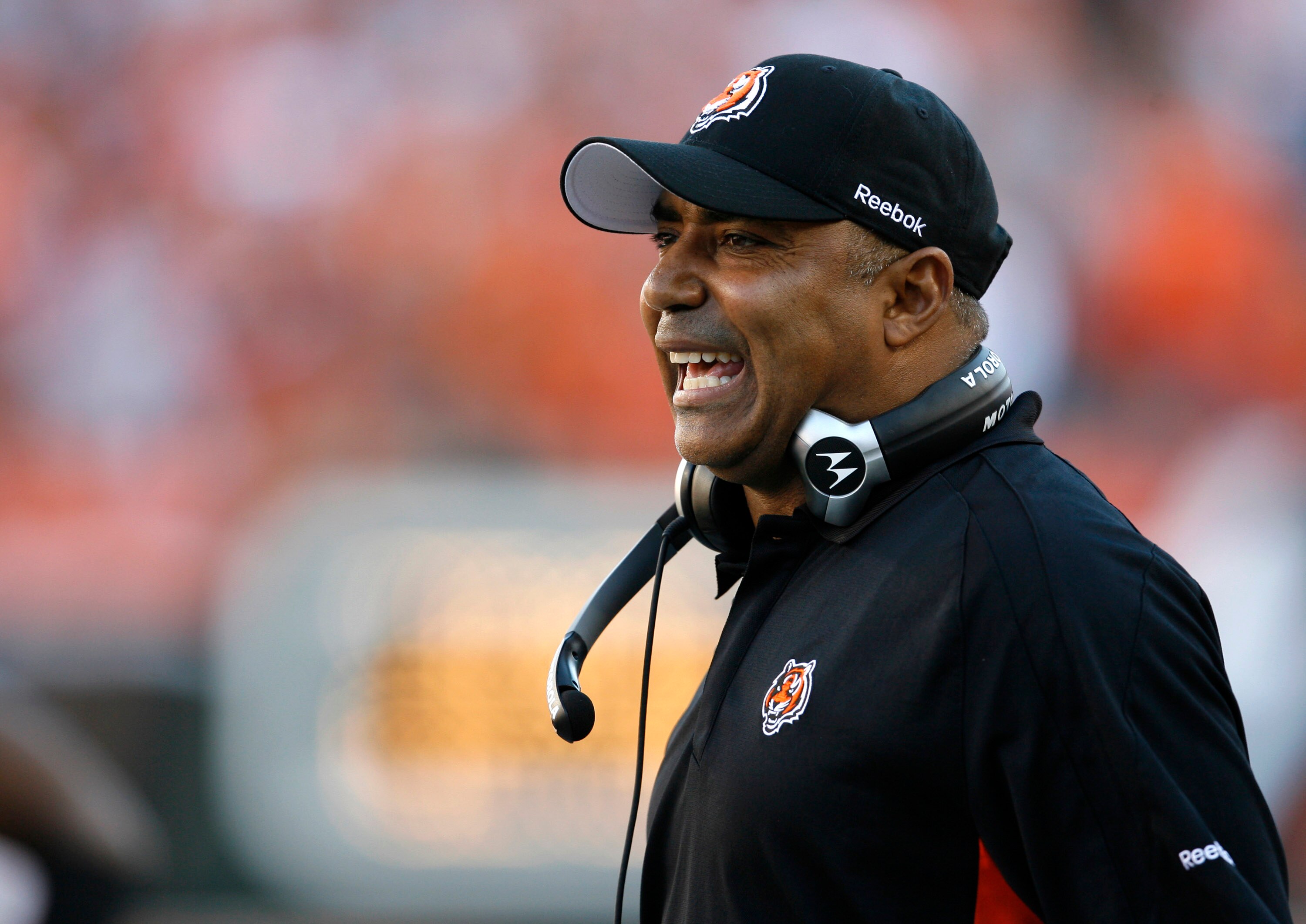 )CINCINNATI - NOVEMBER 8: Head coach Marvin Lewis of the Cincinnati Bengals reacts to his team's play against the Baltimore Ravens in their NFL game at Paul Brown Stadium November 8, 2009 in Cincinnati, Ohio.    (Photo by John Sommers II/Getty Images)