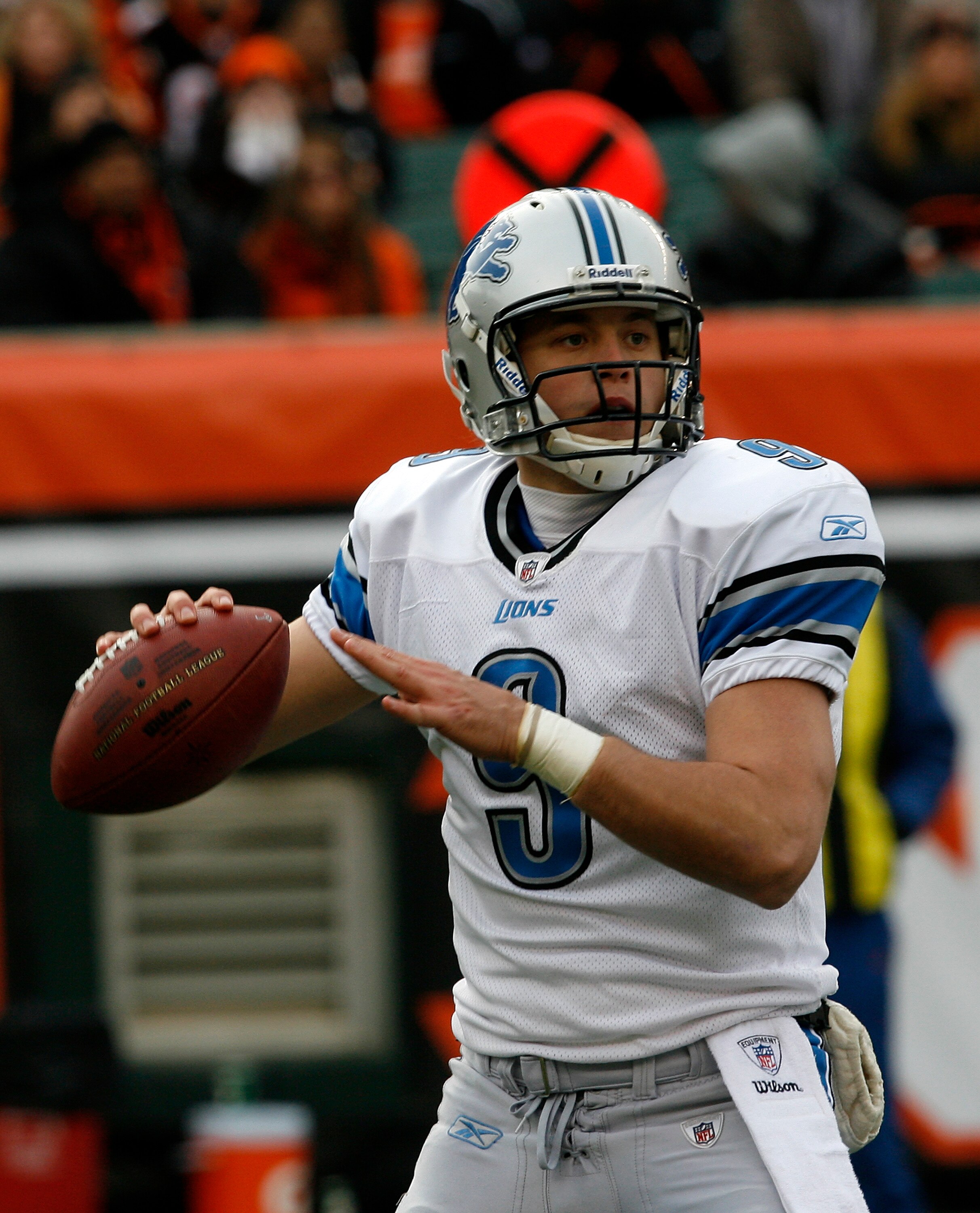 CINCINNATI, OH - DECEMBER 6: Quarterback Matthew Stafford #9 of the Detroit Lions throws under pressure from the Cincinnati Bengals in their NFL game at Paul Brown Stadium December 6, 2009 in Cincinnati, Ohio.    (Photo by John Sommers II/Getty Images)