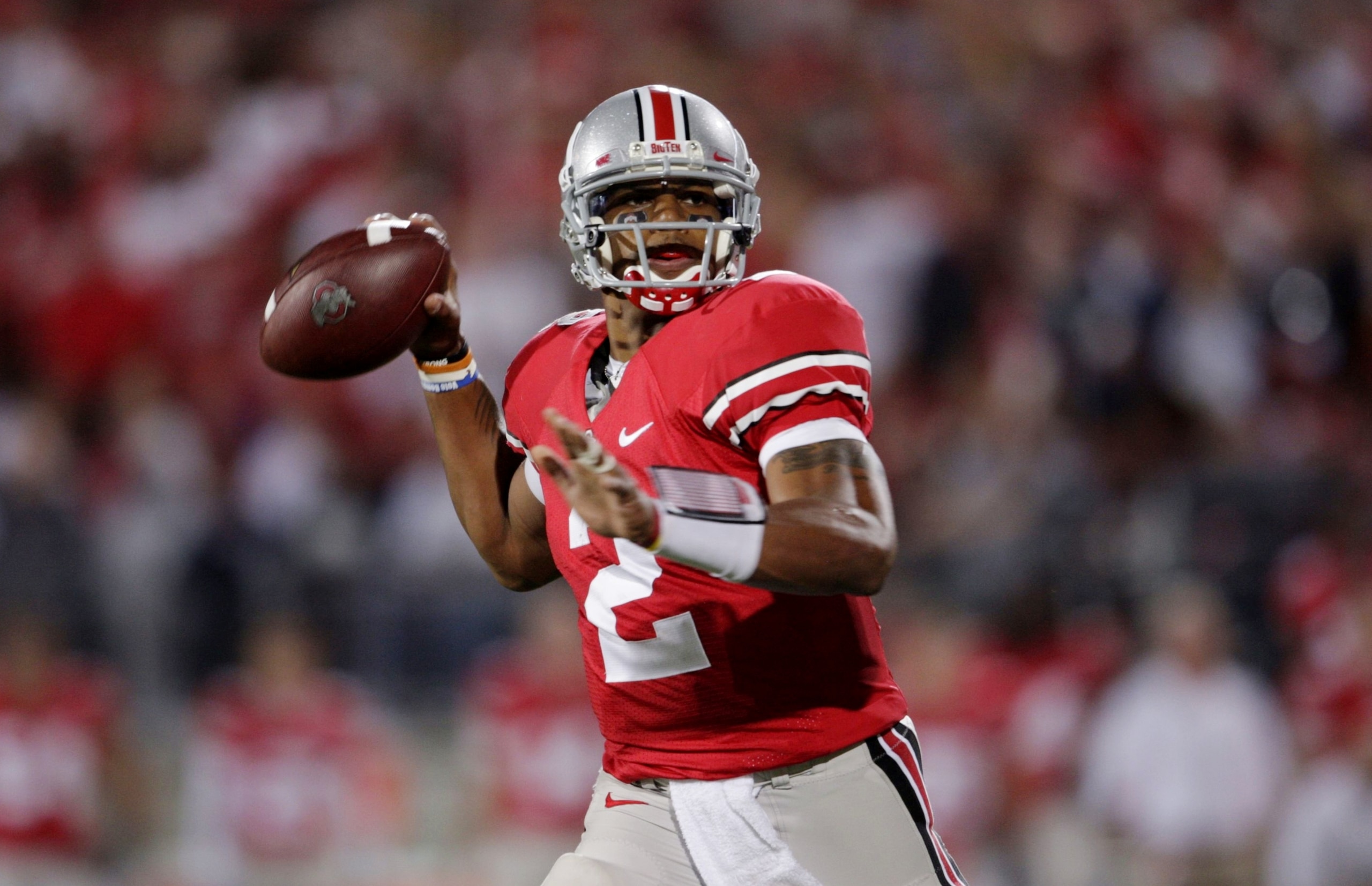COLUMBUS, OH - SEPTEMBER 12:  Quarterback Terrelle Pryor #2 of the Ohio State Buckeyes looks to pass in the third quarter of the game against the USC Trojans at Ohio Stadium on September 12, 2009 in Columbus, Ohio. (Photo by Andy Lyons/Getty Images)
