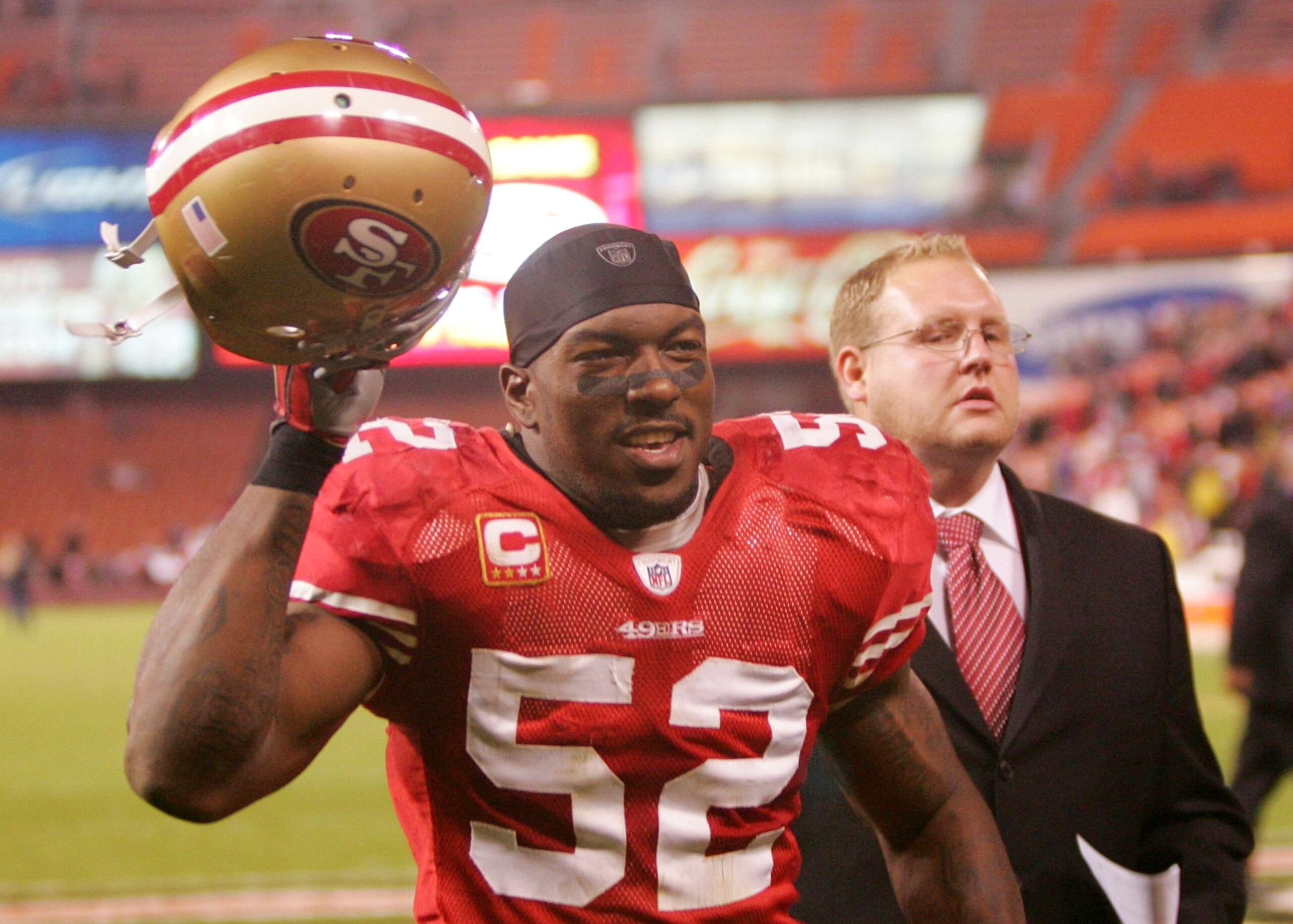 SAN FRANCISCO - DECEMBER 14: Linebacker Patrick Willis #52 of the San Francisco 49ers runs off the field after defeating the Arizona Cardinals at Candlestick Park on December 14, 2009 in San Francisco, California. (Photo by Ezra Shaw/Getty Images) SAN FRANCISCO - DECEMBER 14: Linebacker Patrick Willis #52 of the San Francisco 49ers runs off the field after defeating the Arizona Cardinals at Candlestick Park on December 14, 2009 in San Francisco, California. (Photo by Ezra Shaw/Getty Images)