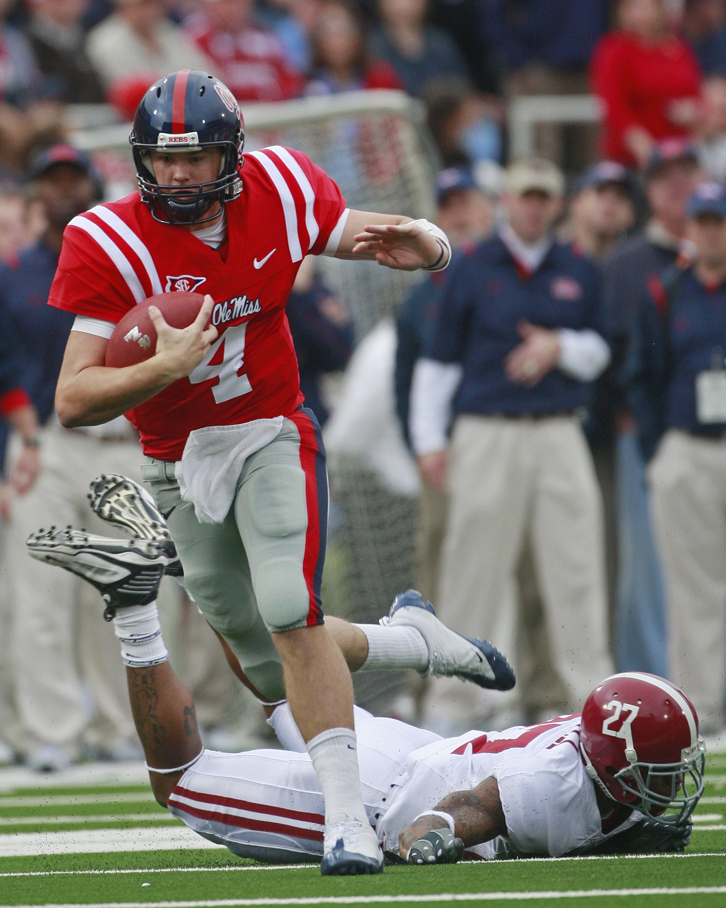 OXFORD, MS - OCTOBER 10:  Quarterback Jevan Snead #4 of the Mississippi Rebels runs for yardage during their game against the Alabama Crimson Tide at Vaught-Hemingway Stadium on October 10, 2009 in Oxford, Mississippi. (Photo by Dave Martin/Getty Images)