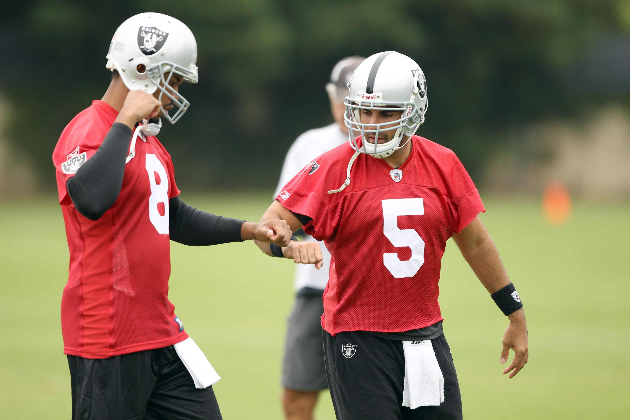 NAPA, CA - AUGUST 01:  Jason Campbell #8 and Bruce Gradkowski #5 of the Oakland Raiders work out during the Raiders training camp at their Napa Valley Training Complex on August 1, 2010 in Napa, California.  (Photo by Ezra Shaw/Getty Images)