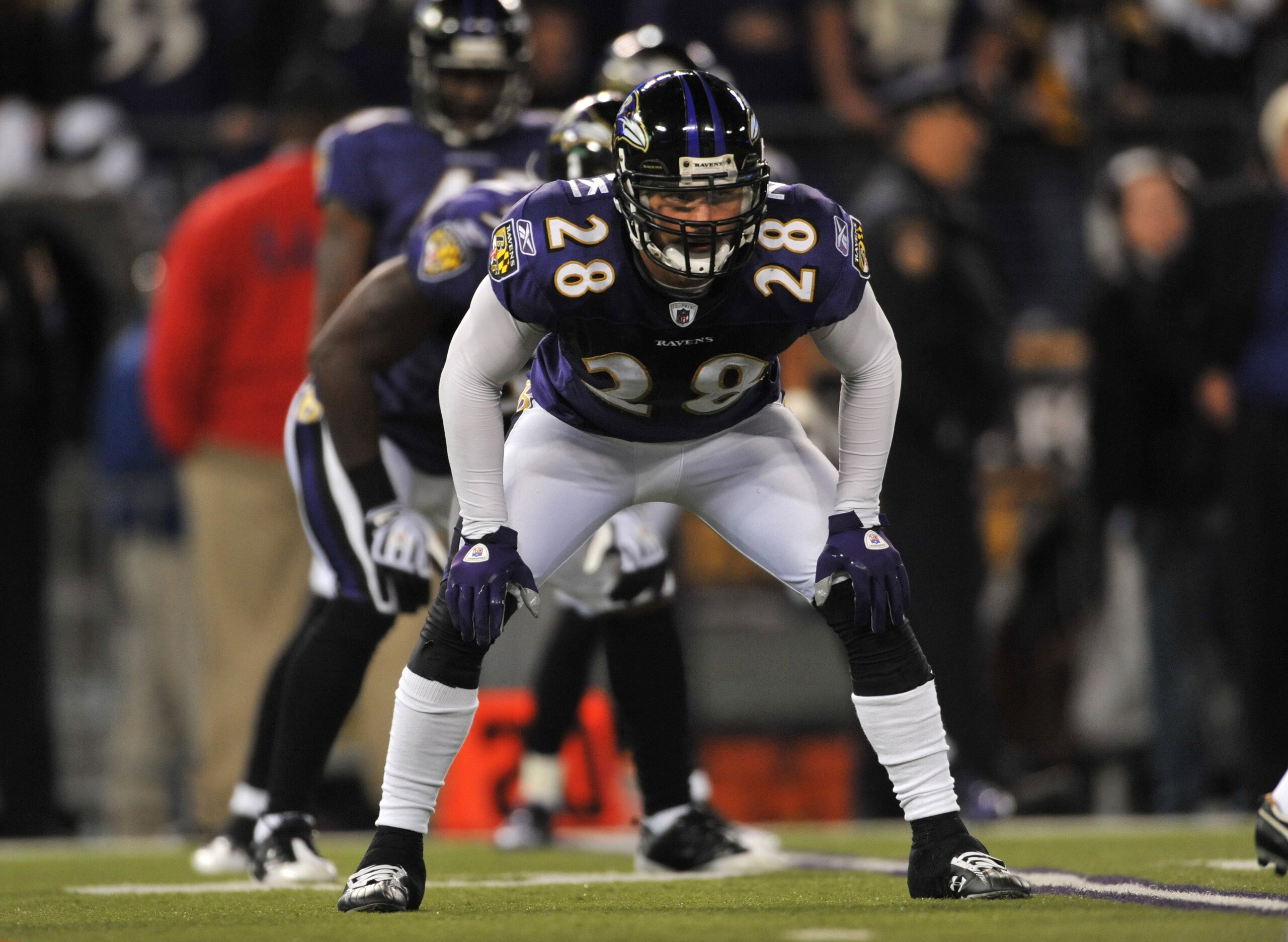 BALTIMORE - NOVEMBER 29:  Tom Zbikowski #28 of the Baltimore Ravens defends on a kickoff against the Pittsburgh Steelers at M&T Bank Stadium on November 29, 2009 in Baltimore, Maryland. The Ravens defeated the Steelers 20-17. (Photo by Larry French/Getty 