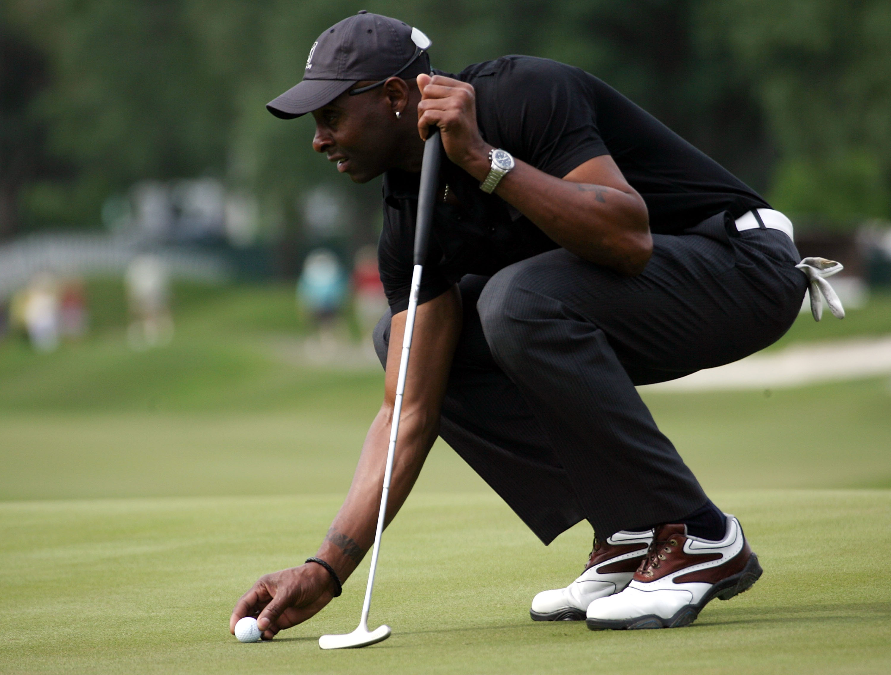 LUTZ, FL - APRIL 17:  Former NFL star Jerry Rice lines up his putt on the 18th hole during the first round of the Outback Steakhouse Pro-Am at TPC Tampa Bay on April 17, 2009  in Lutz, Florida.  (Photo by Marc Serota/Getty Images)