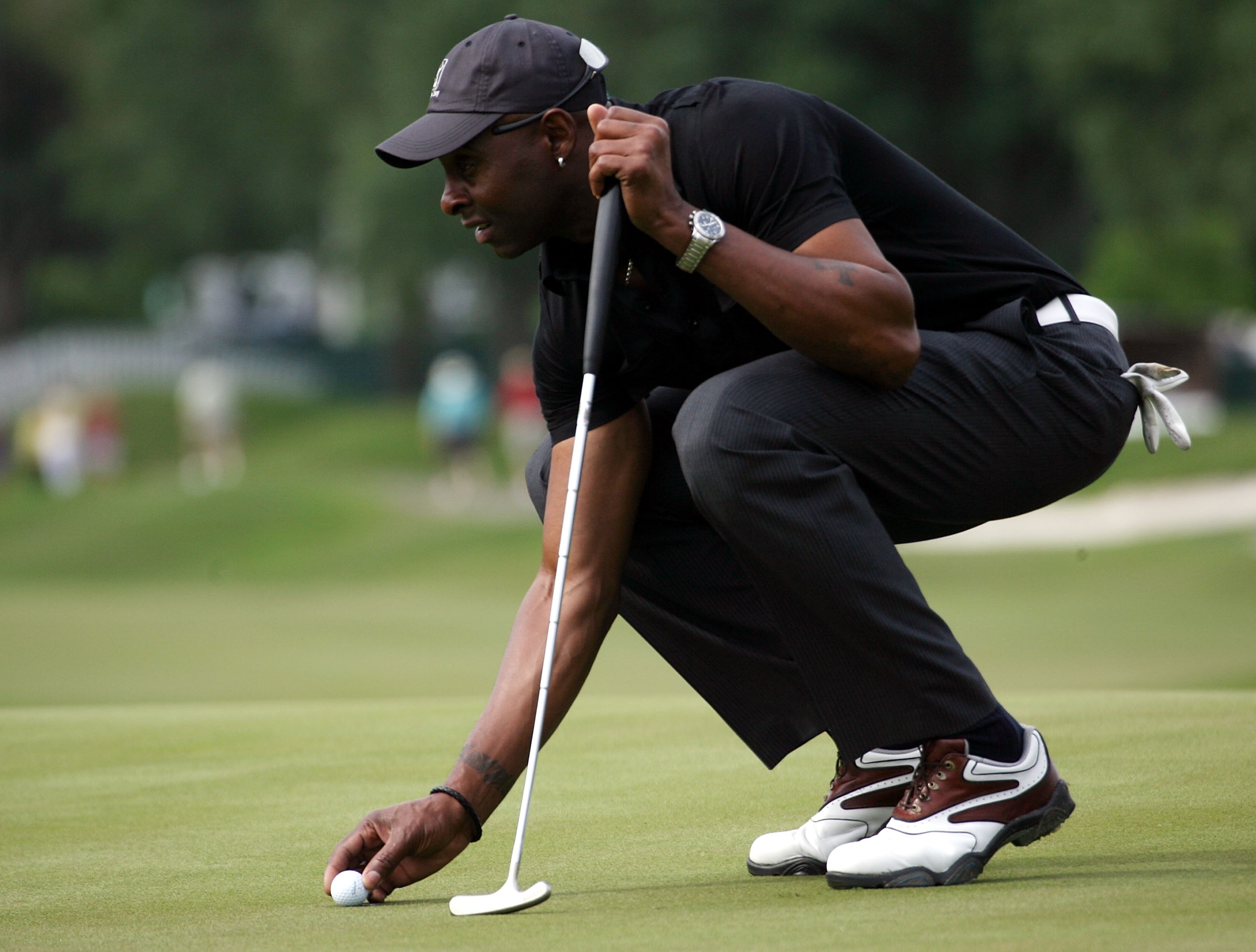 LUTZ, FL - APRIL 17:  Former NFL star Jerry Rice lines up his putt on the 18th hole during the first round of the Outback Steakhouse Pro-Am at TPC Tampa Bay on April 17, 2009  in Lutz, Florida.  (Photo by Marc Serota/Getty Images)