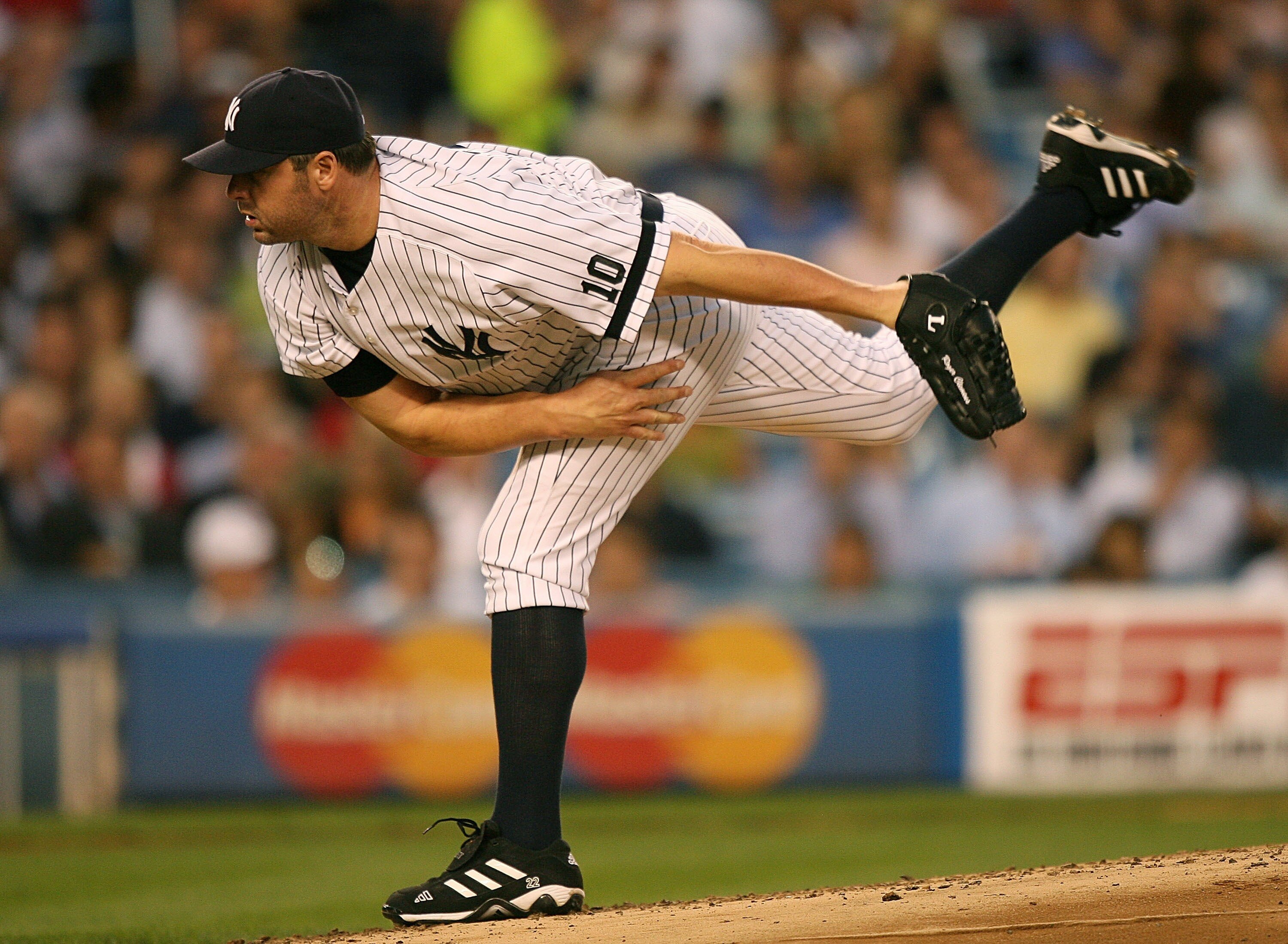 NEW YORK - AUGUST 29:  Pitcher Roger Clemens #22 of the New York Yankees pitches during a game against the Boston Red Sox on August 29, 2007 at Yankee Stadium in the Bronx borough of New York City.  (Photo by Mike Ehrmann/Getty Images)