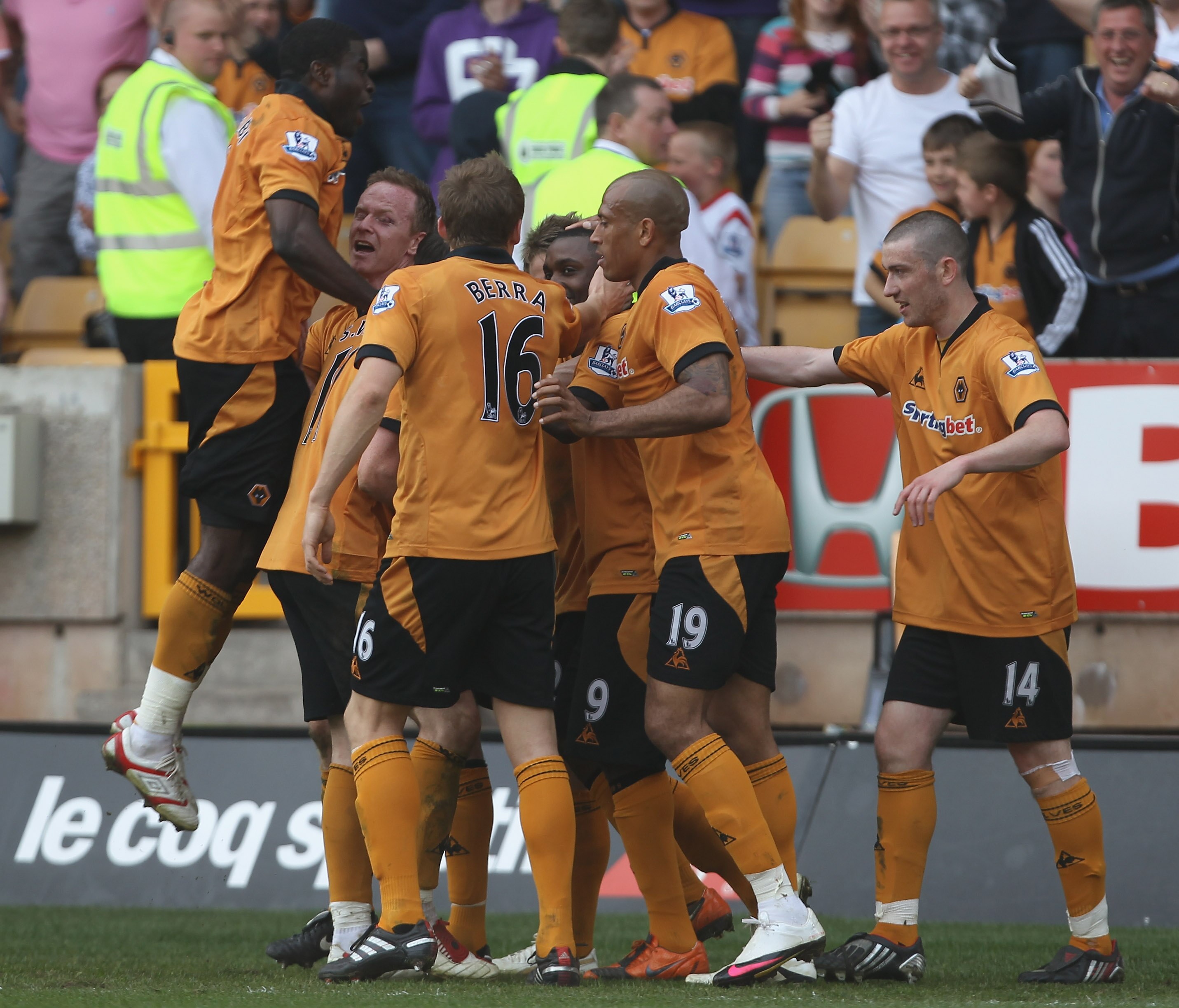 WOLVERHAMPTON, ENGLAND - APRIL 24:  Sylvan Ebanks-Blake of Wolverhampton Wanderers celebrates scoring a goal during the Barclays Premier League match between Wolverhampton Wanderers and Blackburn Rovers at Molineux on April 24, 2010 in Wolverhampton, Engl