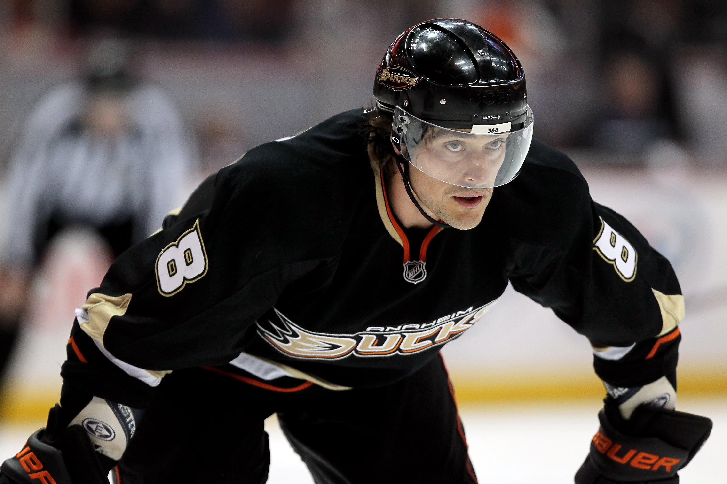 ANAHEIM, CA - MARCH 03: Teemu Selanne #8 of the Anaheim Ducks prepares to face off against the Colorado Avalanche at the Honda Center on March 3, 2010 in Anaheim, California. The Avalanche defeated the Ducks 4-3. (Photo by Jeff Gross/Getty Images) ANAHEIM, CA - MARCH 03: Teemu Selanne #8 of the Anaheim Ducks prepares to face off against the Colorado Avalanche at the Honda Center on March 3, 2010 in Anaheim, California. The Avalanche defeated the Ducks 4-3. (Photo by Jeff Gross/Getty Images)