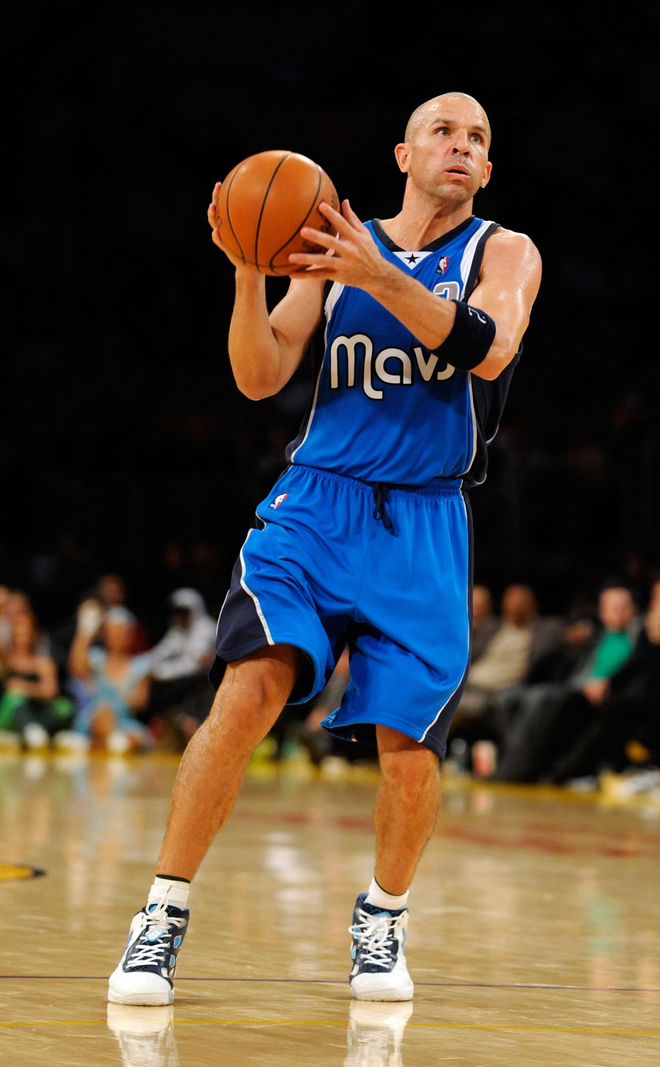 LOS ANGELES, CA - OCTOBER 30:  Jason Kidd #2 of the Dallas Mavericks drives against Los Angeles Lakers during the NBA basketball game at Staples Center on October 30, 2009 in Los Angeles, California.  NOTE TO USER: User expressly acknowledges and agrees t