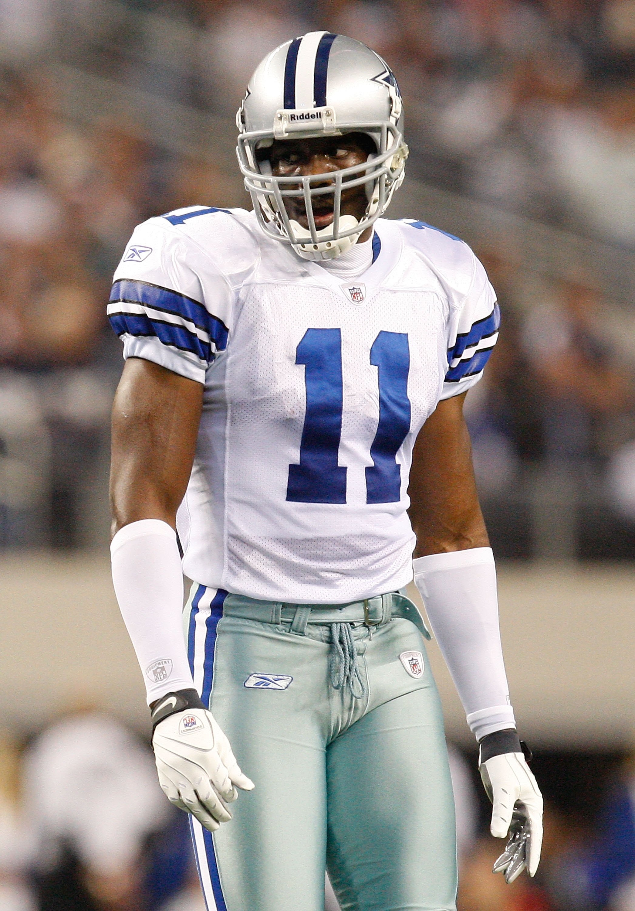 ARLINGTON, TX - JANUARY 03:  Wide receiver Roy Williams #11 of the Dallas Cowboys at Cowboys Stadium on January 3, 2010 in Arlington, Texas.  (Photo by Ronald Martinez/Getty Images)