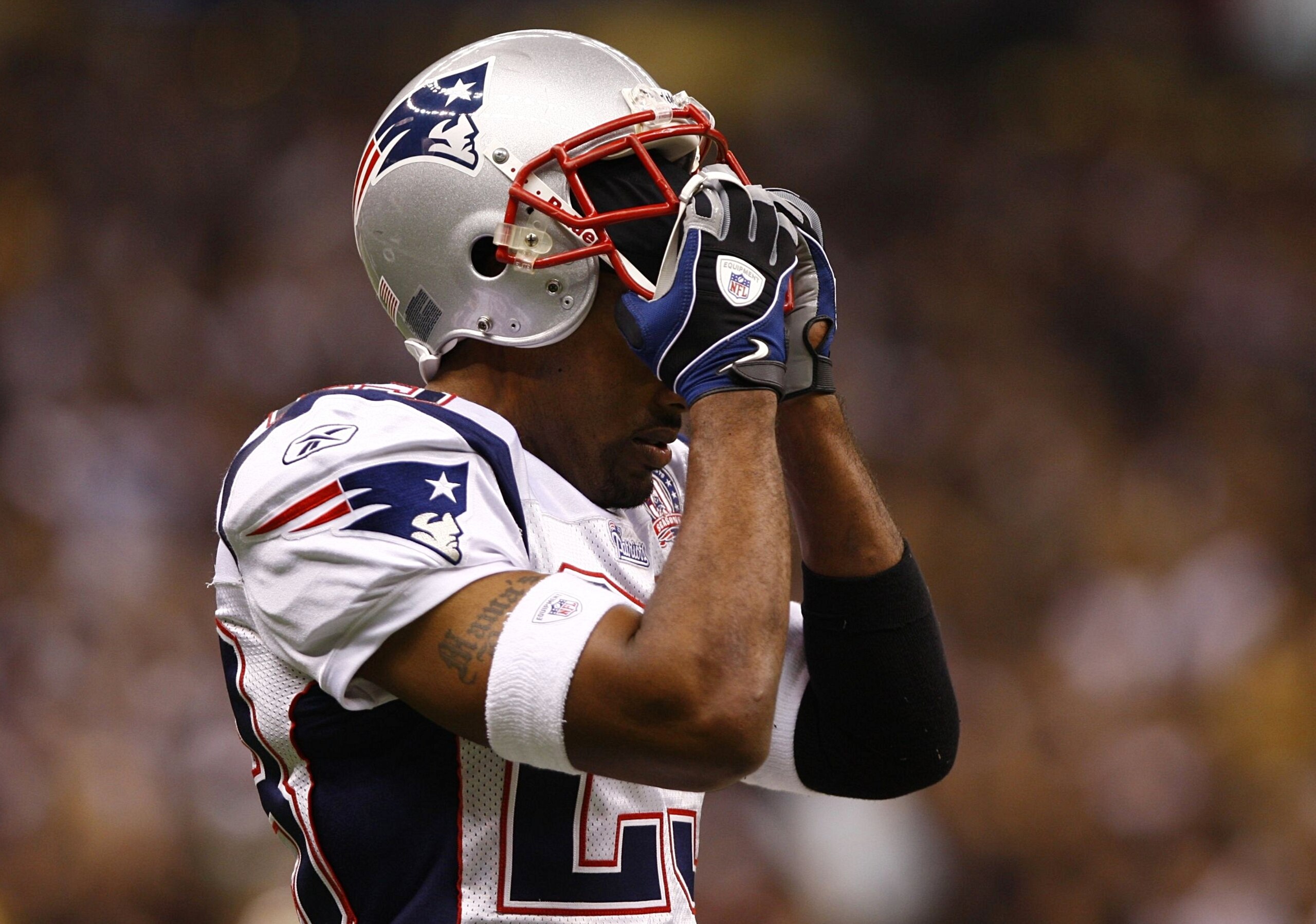 NEW ORLEANS - NOVEMBER 30: Leigh Bodden #23 of the New England Patriots clutches his facemask as he reacts after Marques Colston #12 of the New Orleans Saints scored on a 20-yard touchdown reception in the fourth quarter at Louisana Superdome on November 