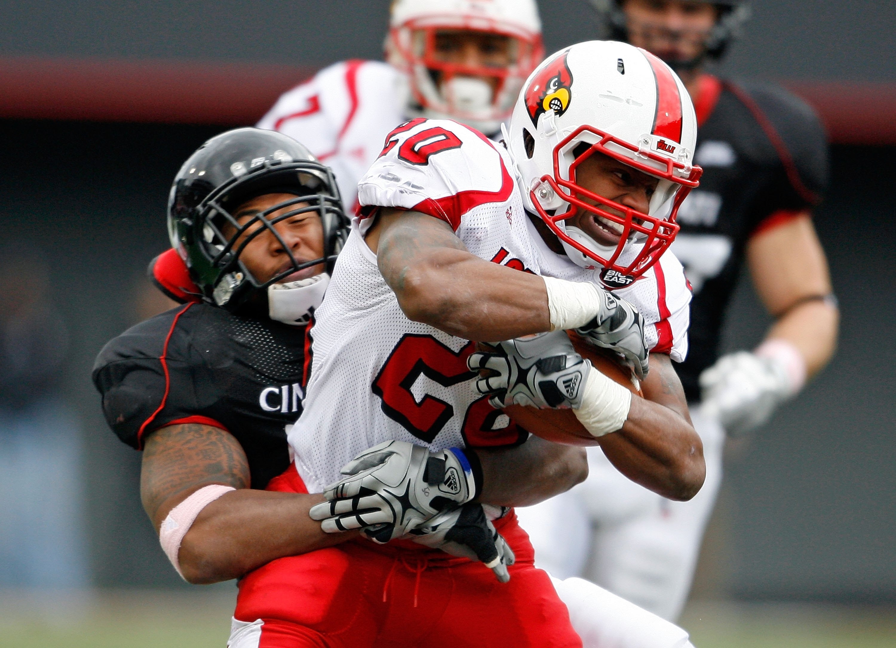 CINCINNATI - OCTOBER 24:  Victor Anderson #20 of the Louisville Cardinals runs with the ball during the Big East Conference game against the Cincinnati Bearcats at Nippert Stadium on October 24, 2009 in Cincinnati, Ohio.  (Photo by Andy Lyons/Getty Images