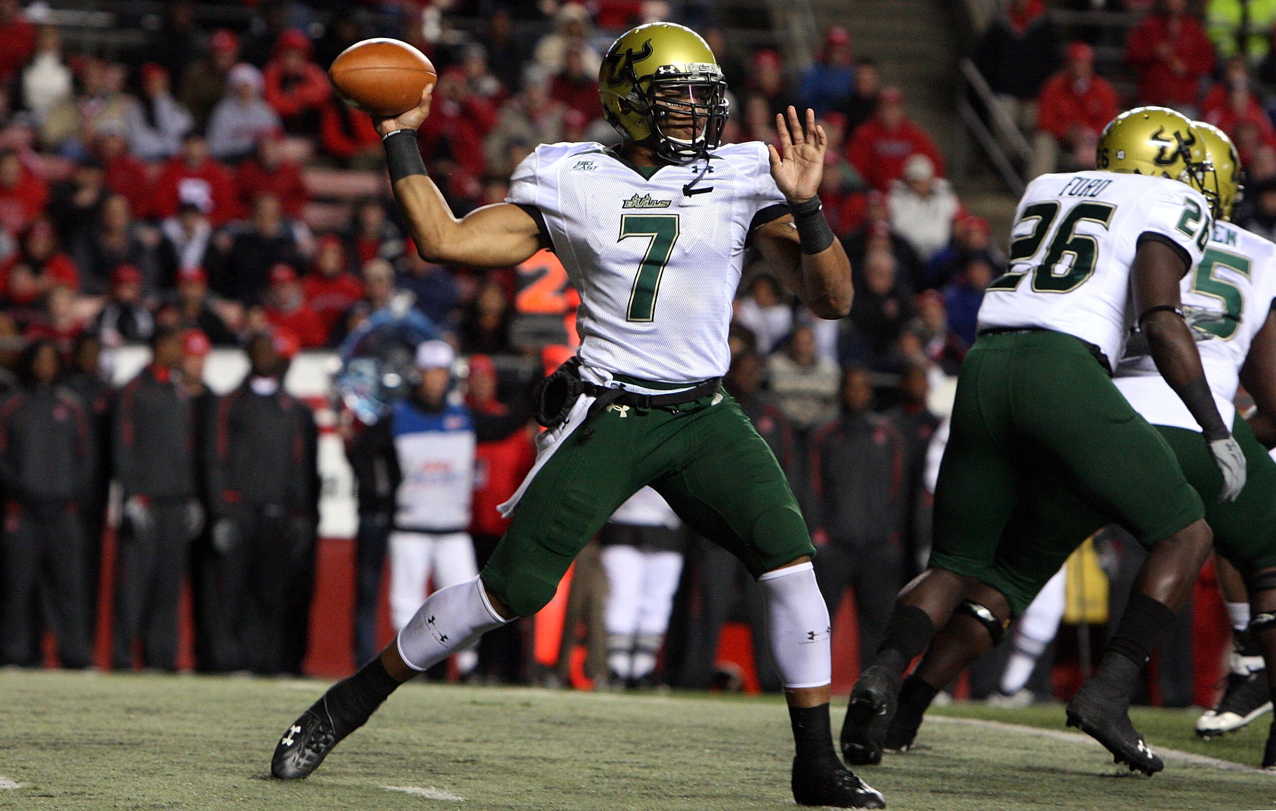 PISCATAWAY, NJ - NOVEMBER 12: B.J. Daniels #7 of the South Florida Bulls throws a pass against the Rutgers Scarlet Knights at Rutgers Stadium on November 12, 2009 in Piscataway, New Jersey. (Photo by Jim McIsaac/Getty Images) PISCATAWAY, NJ - NOVEMBER 12: B.J. Daniels #7 of the South Florida Bulls throws a pass against the Rutgers Scarlet Knights at Rutgers Stadium on November 12, 2009 in Piscataway, New Jersey. (Photo by Jim McIsaac/Getty Images)
