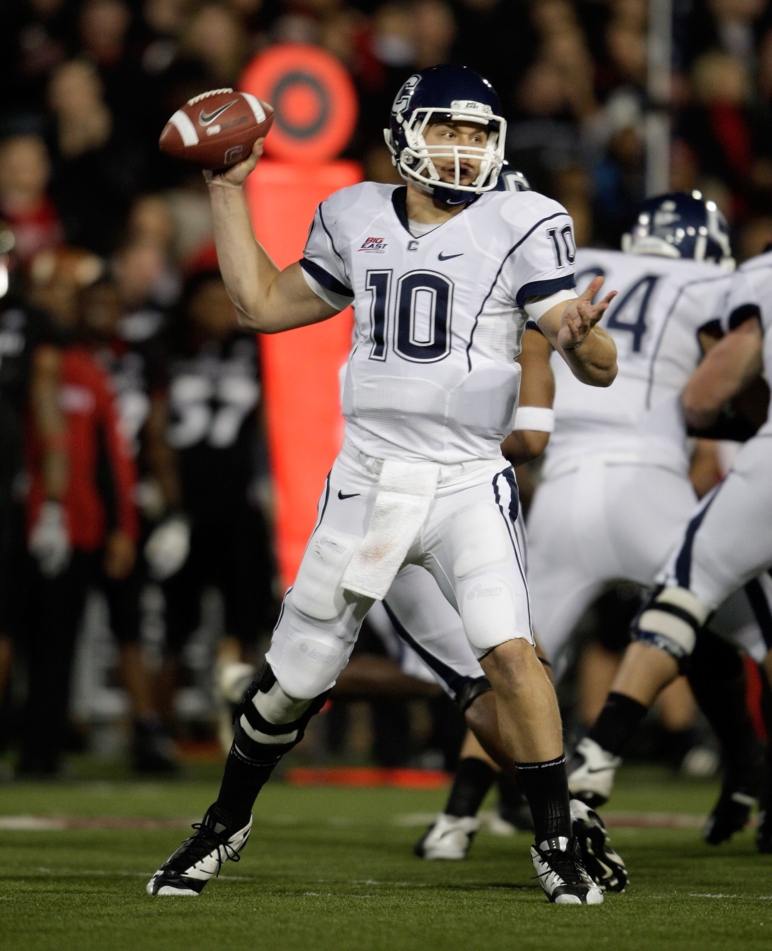 CINCINNATI - NOVEMBER 07: Zach Frazer #10 of the Connecticut Huskies passes against the Cincinnati Bearcats during the Big East Conference game at Nippert Stadium on November 7, 2009 in Cincinnati, Ohio. (Photo by Andy Lyons/Getty Images) CINCINNATI - NOVEMBER 07: Zach Frazer #10 of the Connecticut Huskies passes against the Cincinnati Bearcats during the Big East Conference game at Nippert Stadium on November 7, 2009 in Cincinnati, Ohio. (Photo by Andy Lyons/Getty Images)