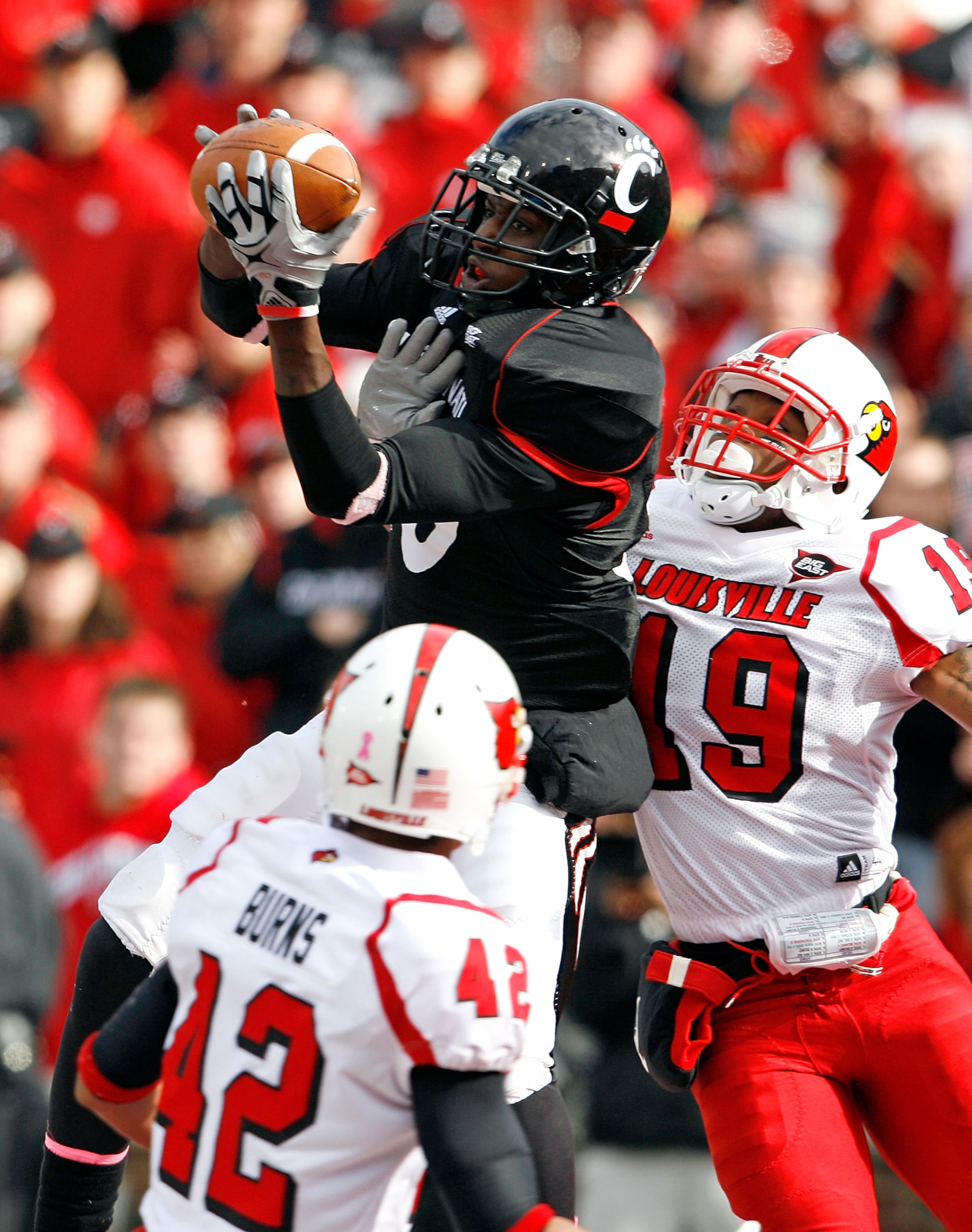 CINCINNATI - OCTOBER 24: Armon Binns #80 of the Cincinnati Bearcats catches a touchdown pass during the Big East Conference game against the Louisville Cardinals at Nippert Stadium on October 24, 2009 in Cincinnati, Ohio. (Photo by Andy Lyons/Getty Imag CINCINNATI - OCTOBER 24: Armon Binns #80 of the Cincinnati Bearcats catches a touchdown pass during the Big East Conference game against the Louisville Cardinals at Nippert Stadium on October 24, 2009 in Cincinnati, Ohio. (Photo by Andy Lyons/Getty Imag