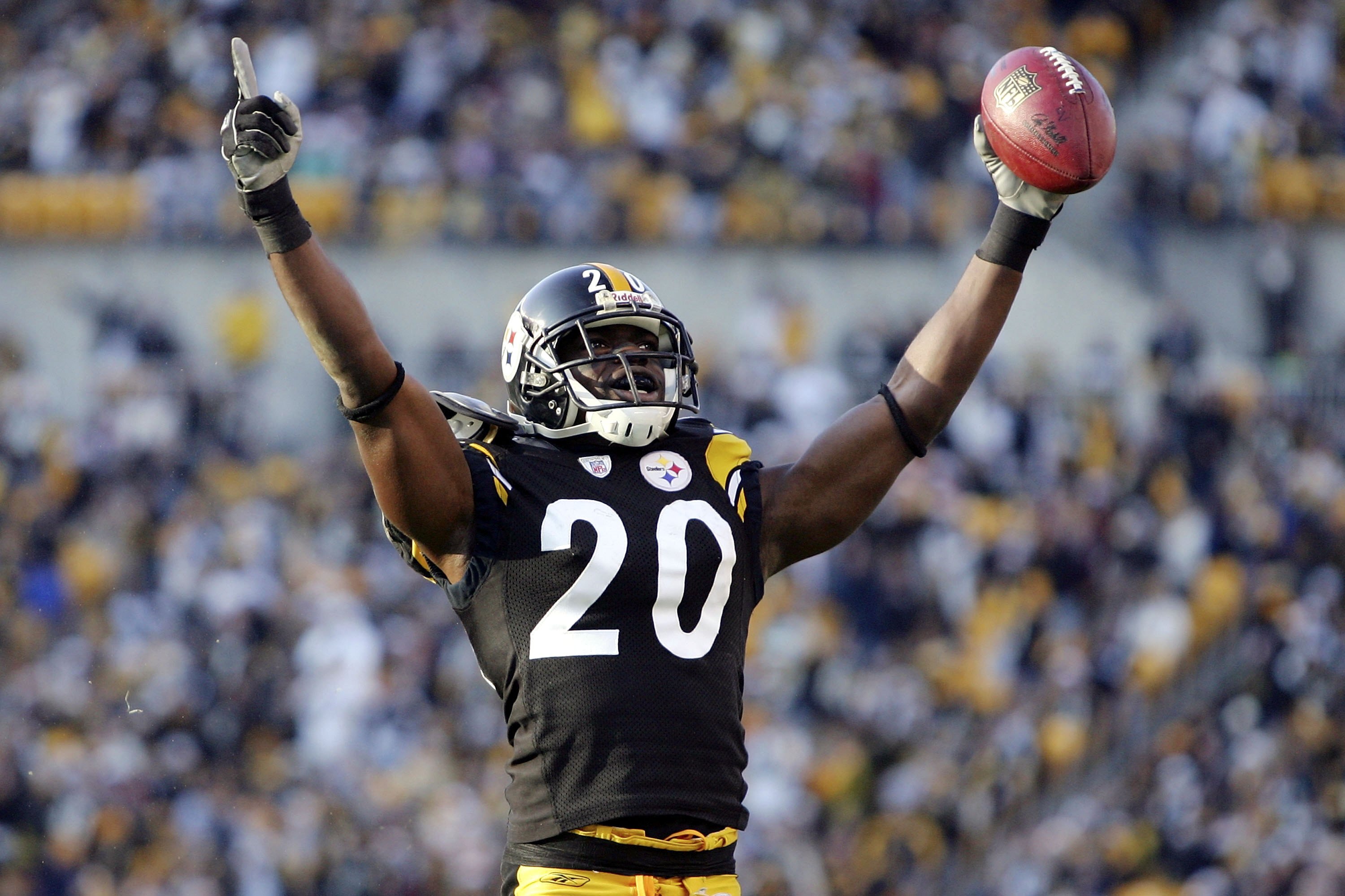 PITTSBURGH - DECEMBER 24:  Bryant McFadden #20 of the Pittsburgh Steelers celebrates making a catch against the Baltimore Ravens on December 24, 2006 at Heinz Field in Pittsburgh, Pennsylvania. The Ravens won the match 31-7  (Photo by Chris McGrath/Getty 
