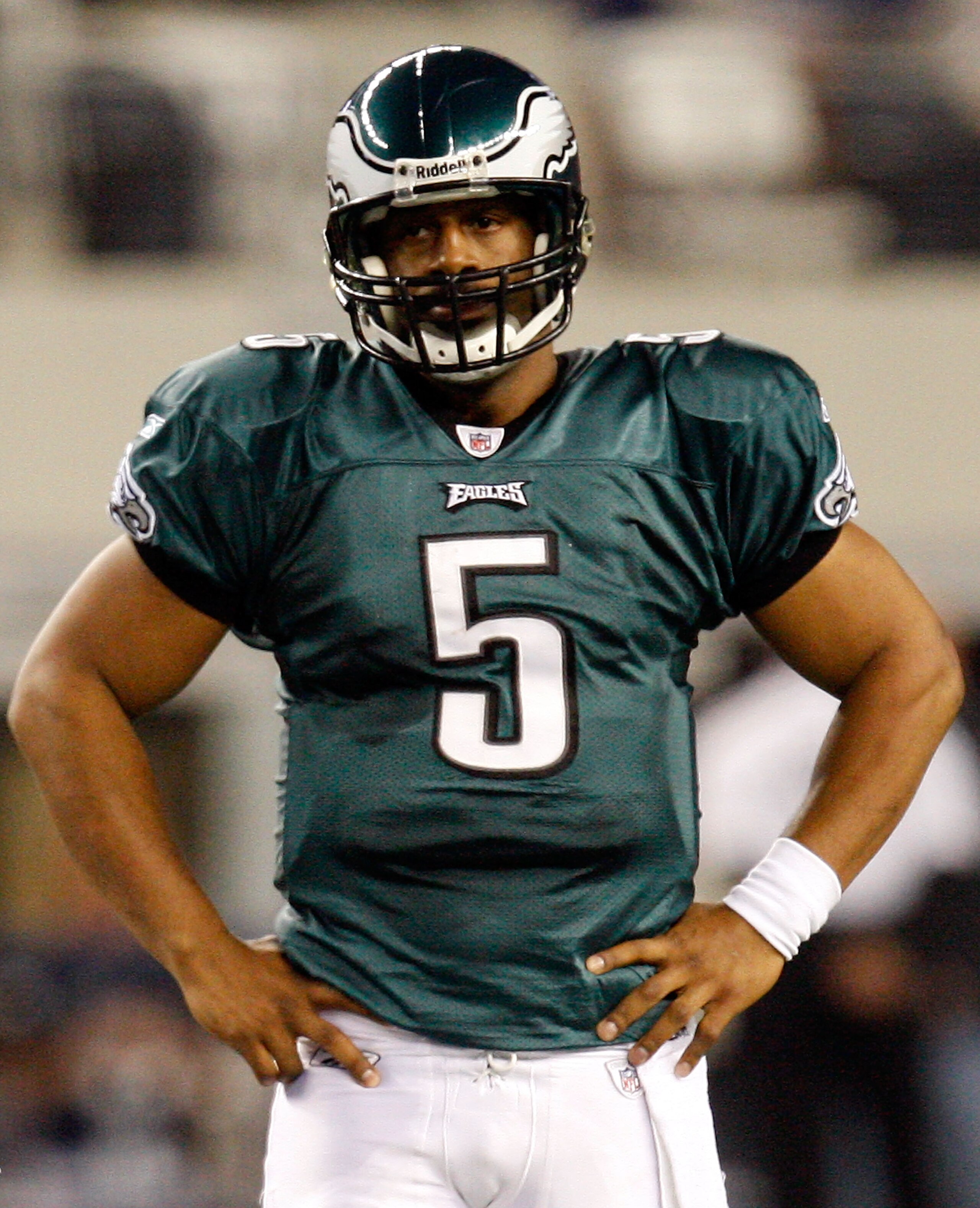 ARLINGTON, TX - JANUARY 03:  Quarterback Donovan McNabb #5 of the Philadelphia Eagles reacts during a 24-0 loss against the Dallas Cowboys at Cowboys Stadium on January 3, 2010 in Arlington, Texas.  (Photo by Ronald Martinez/Getty Images)