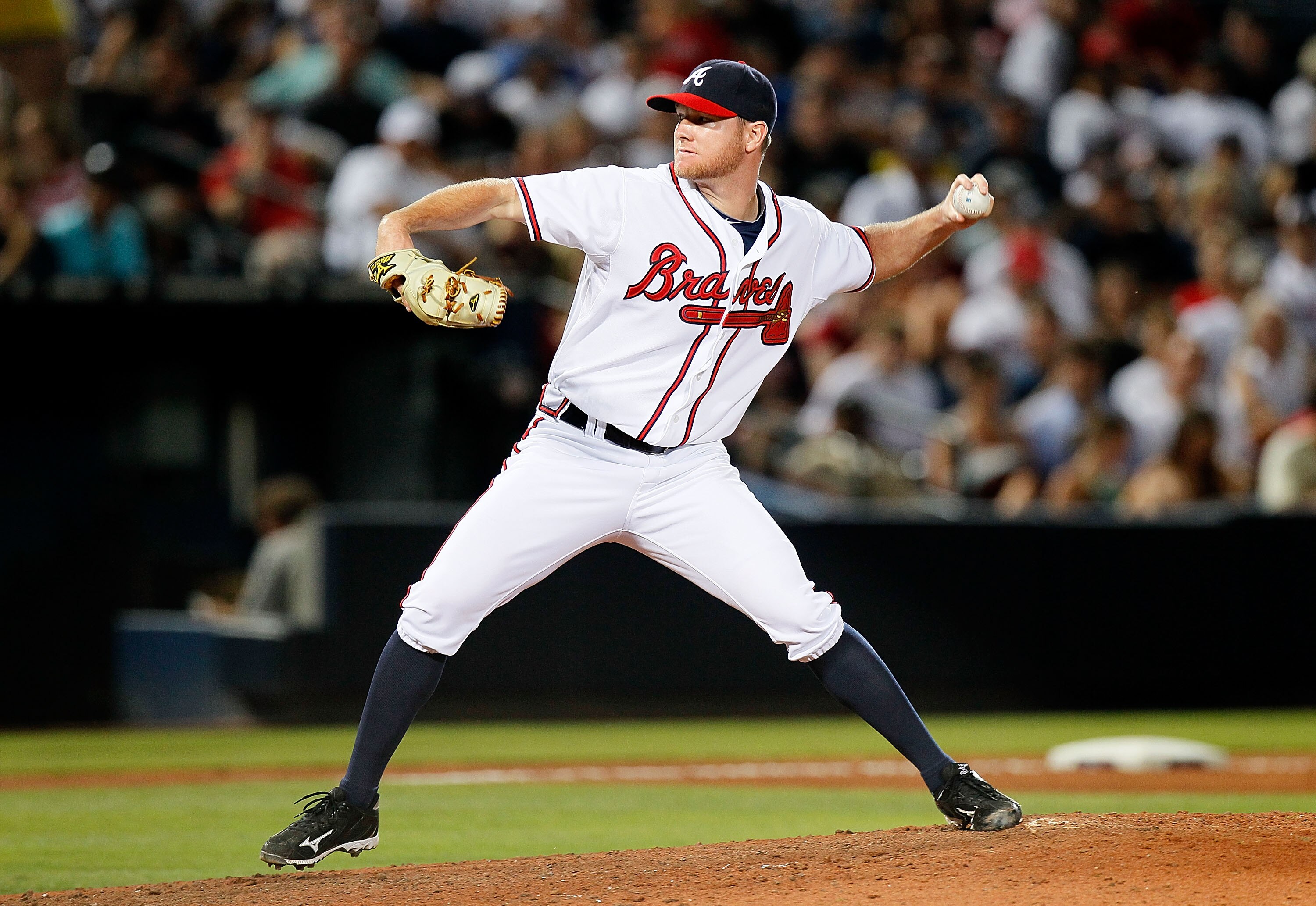ATLANTA - JUNE 17:  Pitcher Johnny Venters #39 of the Atlanta Braves pitches against the Tampa Bay Rays at Turner Field on June 17, 2010 in Atlanta, Georgia.  (Photo by Kevin C. Cox/Getty Images)