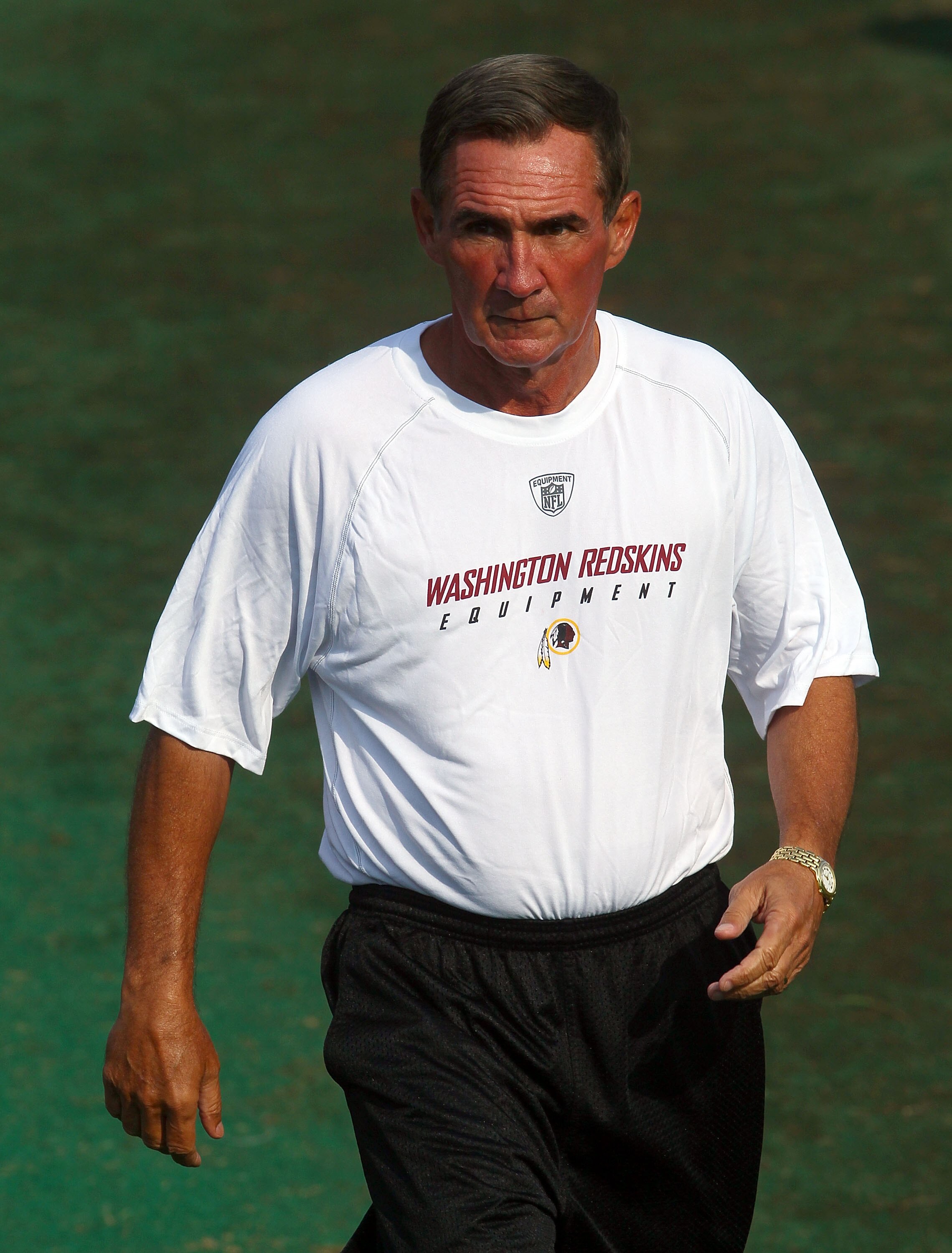 ASHBURN, VA - JULY 30:  Head coach Mike Shanahan of the Washington Redskins arrives for the second day of training camp July 30, 2010 in Ashburn, Virginia.  (Photo by Win McNamee/Getty Images)