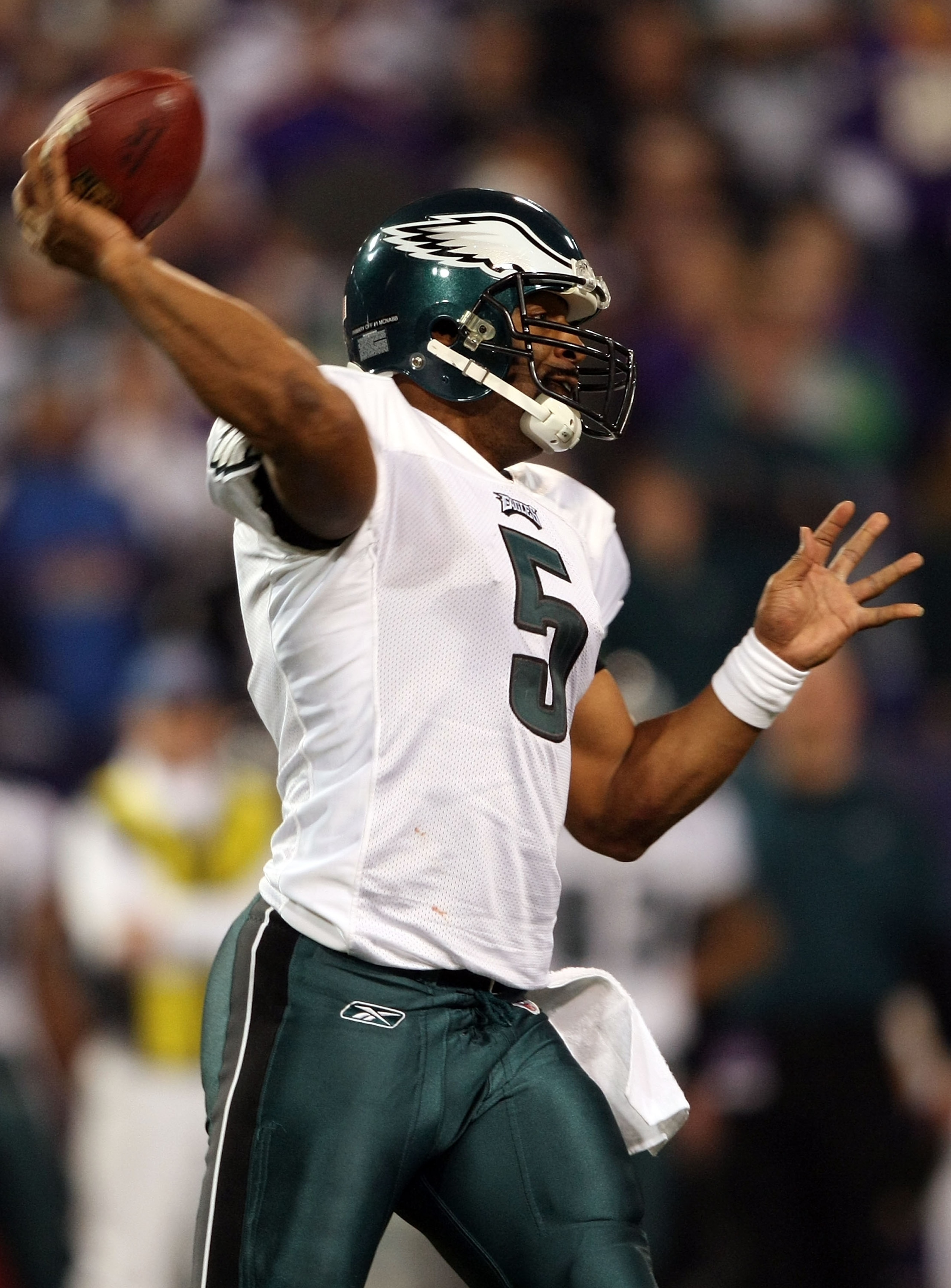 MINNEAPOLIS - JANUARY 04:   Donavan McNabb #5 of the Philadelphia Eagles passes the ball in the fourth quarter against the Minnesota Vikings during the NFC Wild Card playoff game on January 4, 2009 at the Hubert H. Humphrey Metrodome in Minneapolis, Minne