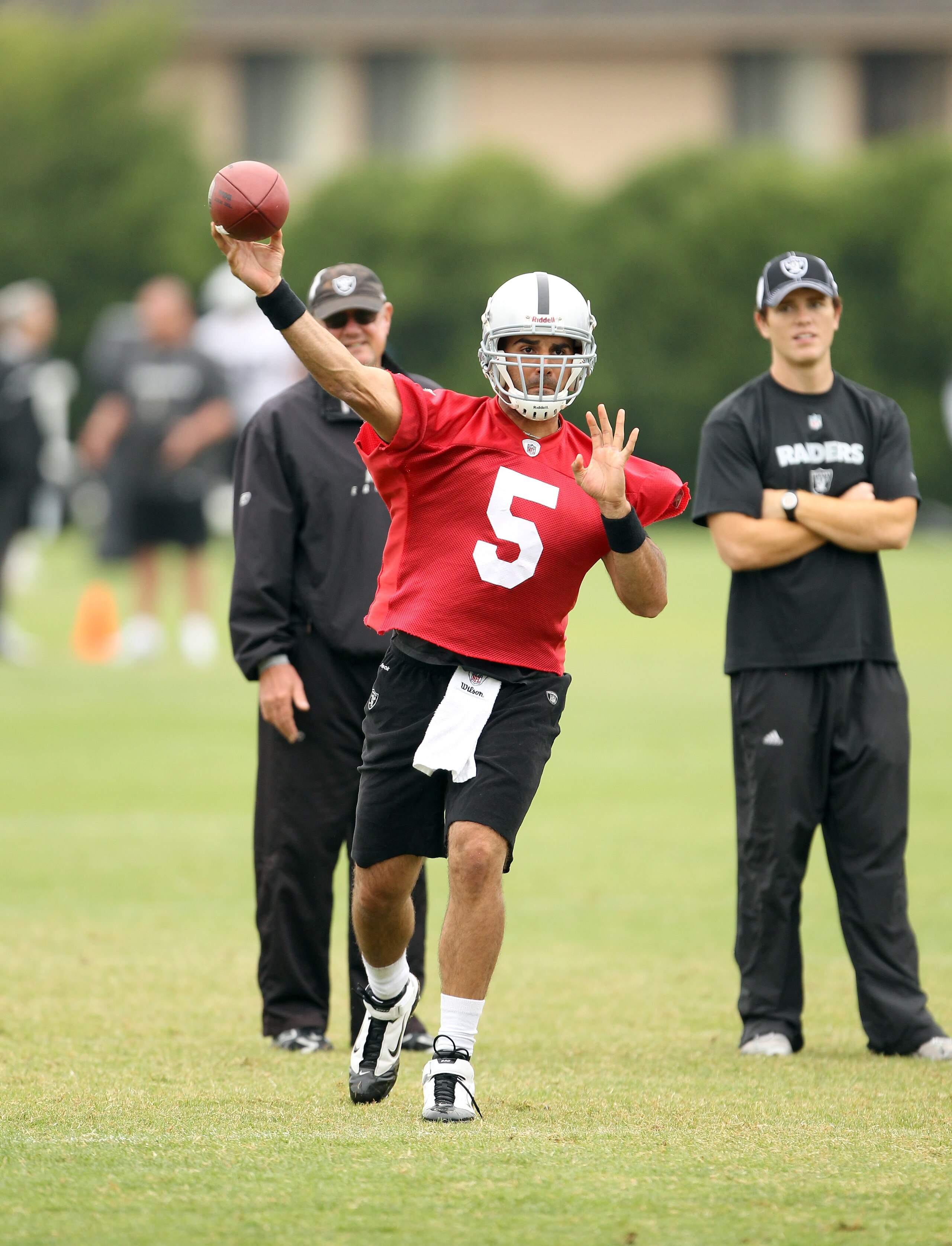 NAPA, CA - AUGUST 01:  Bruce Gradkowski #5 of the Oakland Raiders works out during the Raiders training camp at their Napa Valley Training Complex on August 1, 2010 in Napa, California.  (Photo by Ezra Shaw/Getty Images)