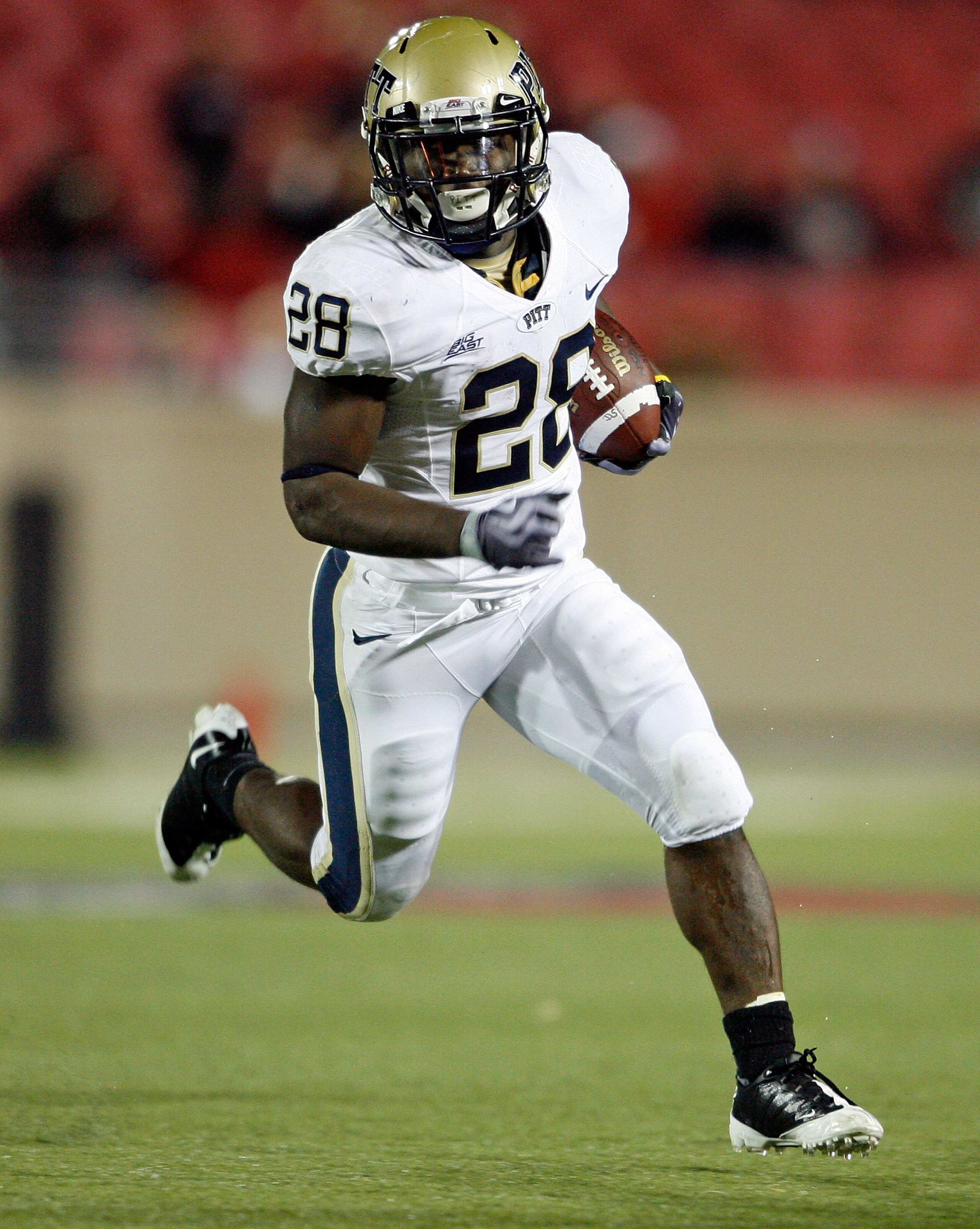 LOUISVILLE, KY - OCTOBER 02:  Dion Lewis #28 of the Pittsburgh Panthers runs with the ball during the Big East Conference game against the Louisville Cardinals  at Papa John's Cardinal Stadium on October 2, 2009 in Louisville, Kentucky.  Pittsburgh won 35