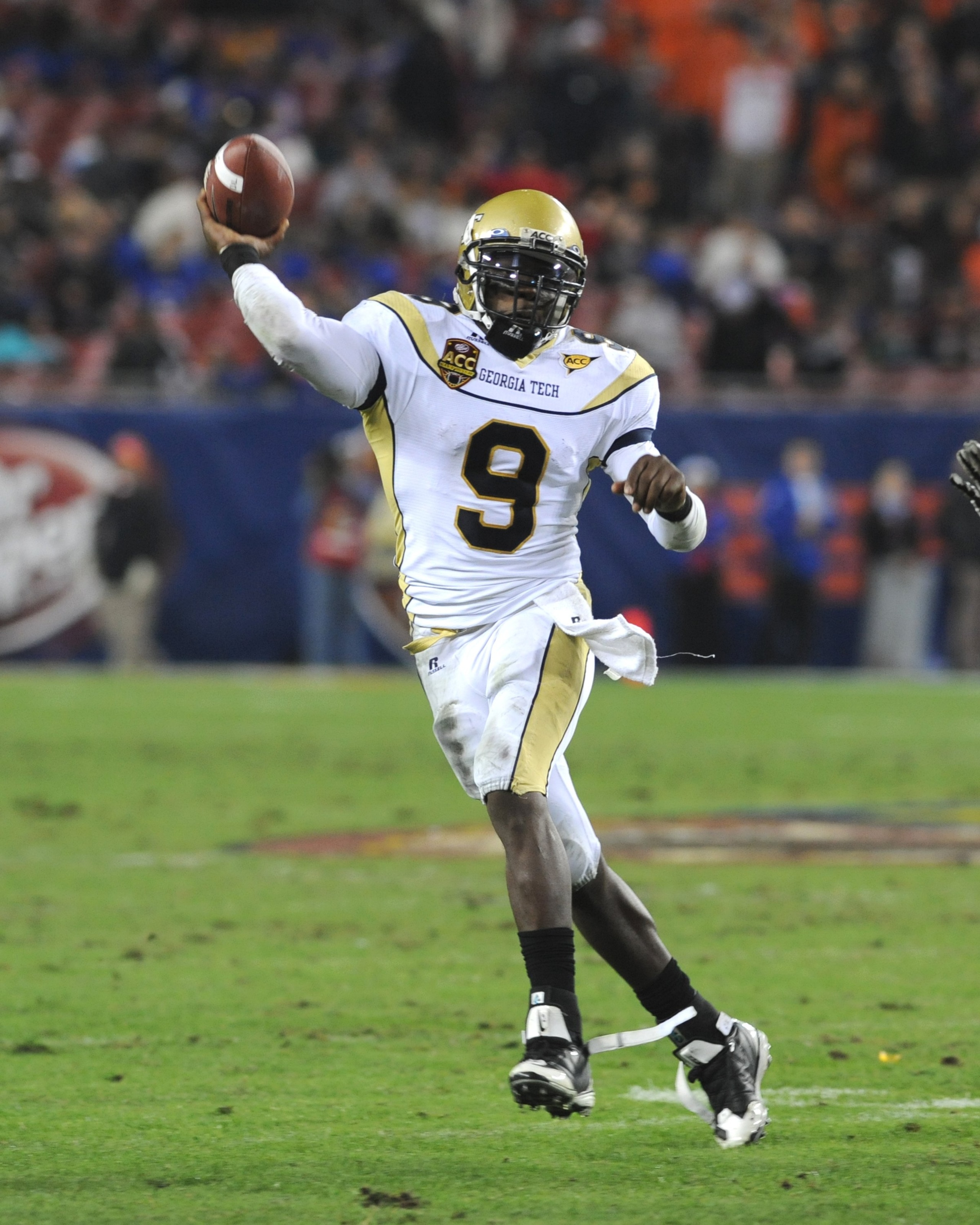 TAMPA, FL - NOVEMBER 28: Quarterback Josh Nesbitt #9 of the Georgia Tech Yellow Jackets releases a pass against the Clemson Tigers in the 2009 ACC Football Championship Game December 5, 2009 at Raymond James Stadium in Tampa, Florida.  (Photo by Al Messer