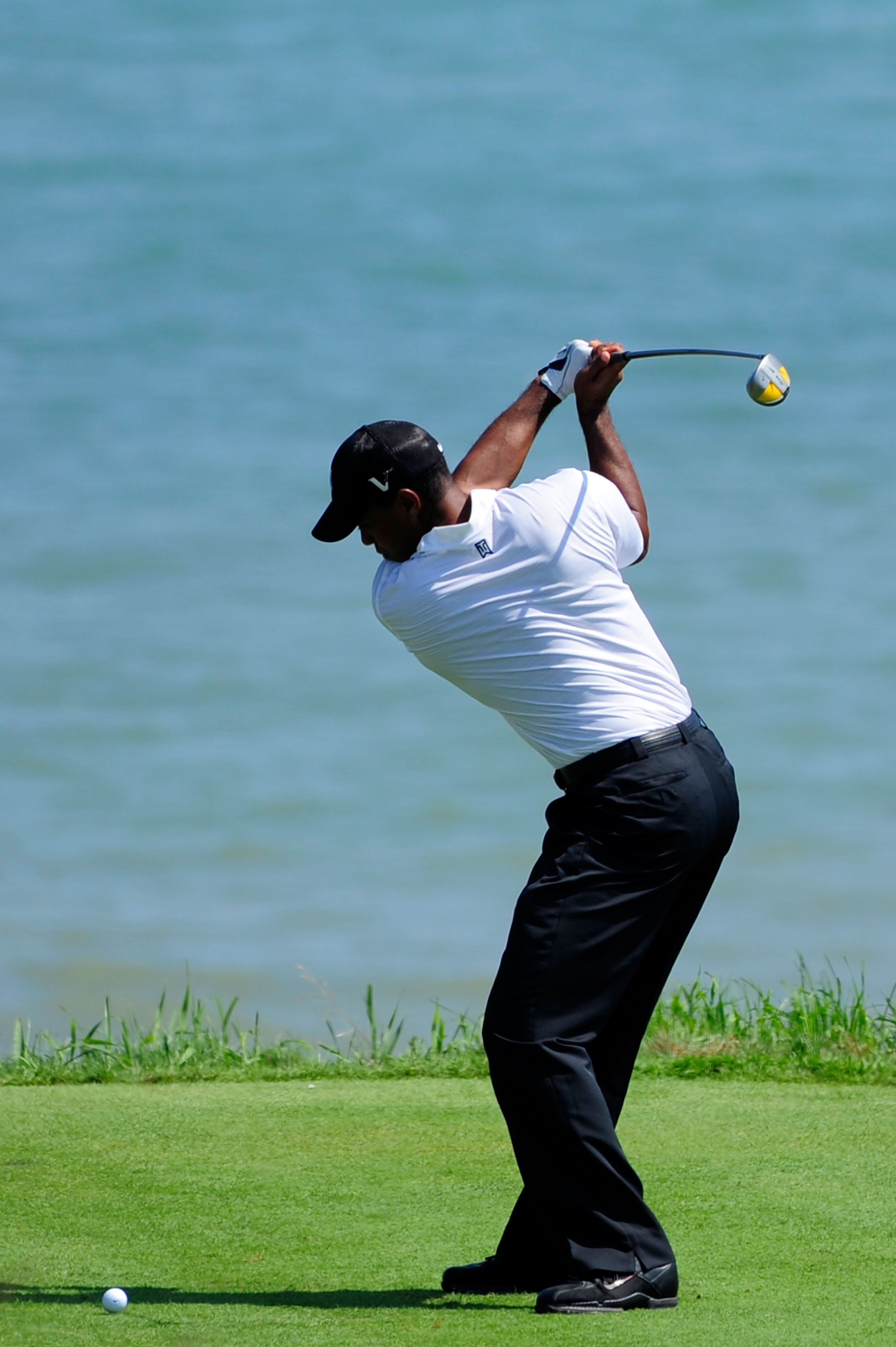 KOHLER, WI - AUGUST 12:  Tiger Woods hits his tee shot on the 18th hole during the first round of the 92nd PGA Championship on the Straits Course at Whistling Straits on August 12, 2010 in Kohler, Wisconsin.  (Photo by Stuart Franklin/Getty Images)
