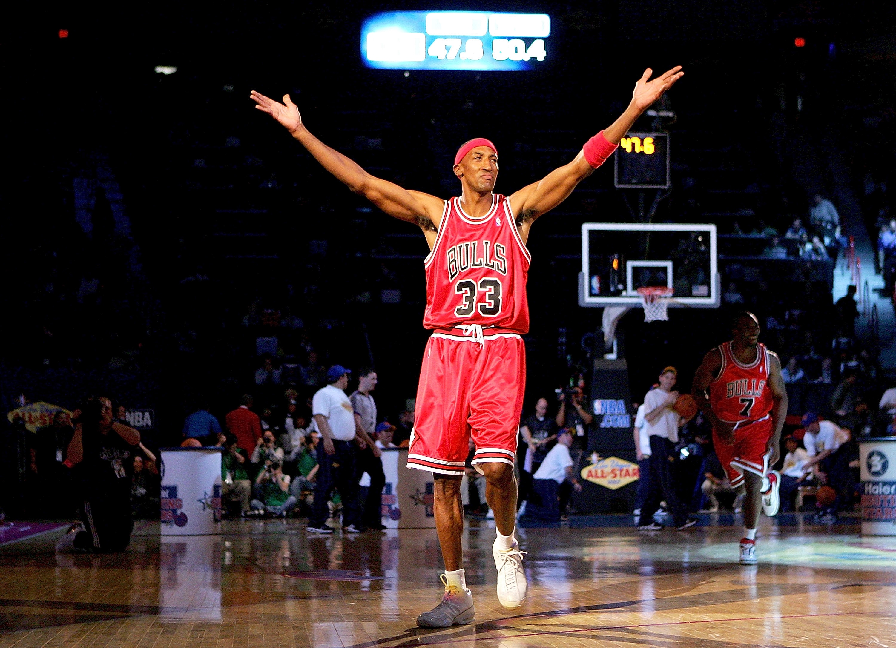 LAS VEGAS - FEBRUARY 17:  Scottie Pippen of the Chicago team celebrates after sinking a half-court shot in the Haier Shooting Stars Competition during NBA All-Star Weekend on February 17, 2007 at Thomas & Mack Center in Las Vegas, Nevada.  NOTE TO USER: U
