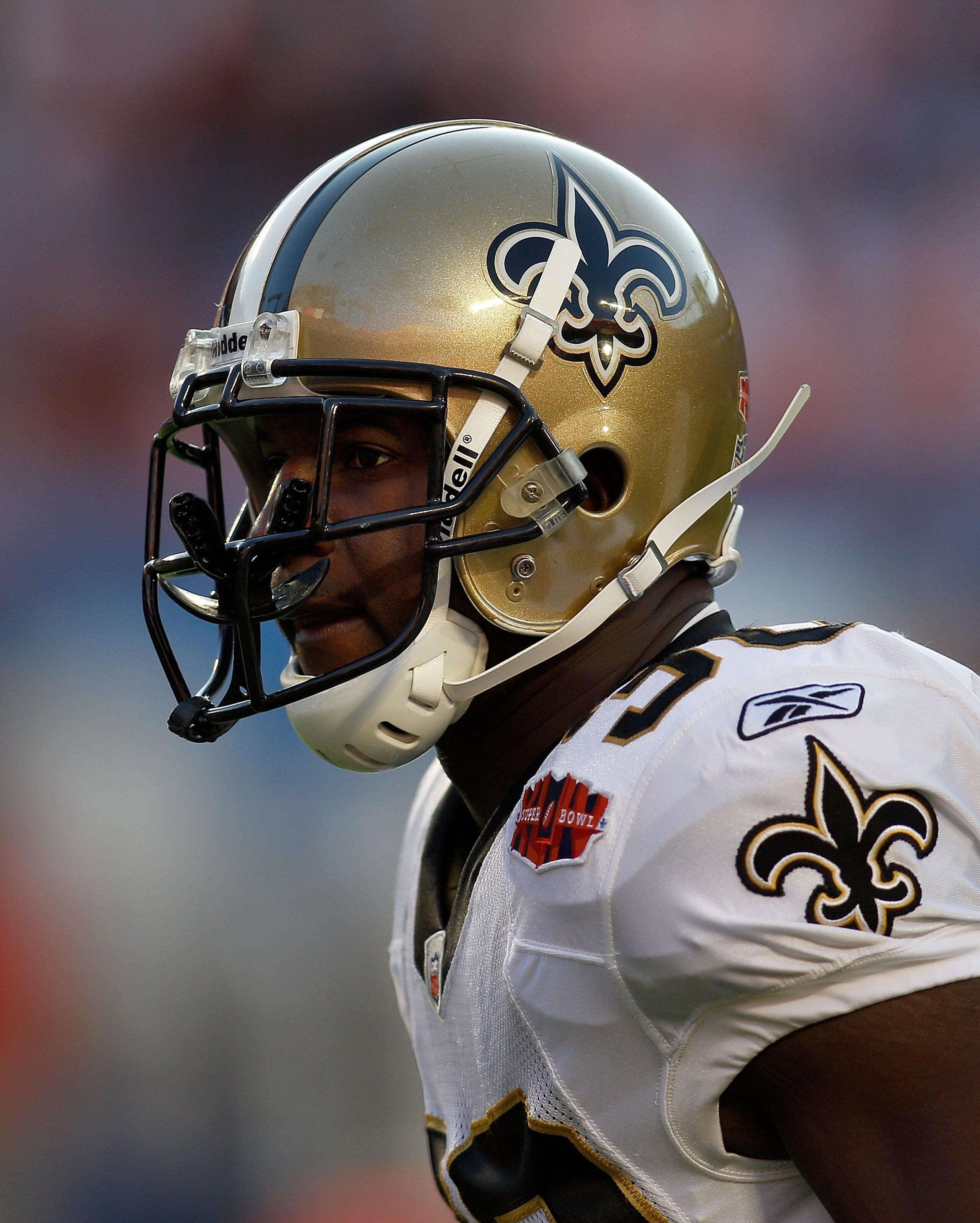 MIAMI GARDENS, FL - FEBRUARY 07:  Running back Lynell Hamilton #30 of the New Orleans Saints prepares to play in Super Bowl XLIV against the Indianapolis Colts on February 7, 2010 at Sun Life Stadium in Miami Gardens, Florida.  (Photo by Chris Graythen/Ge