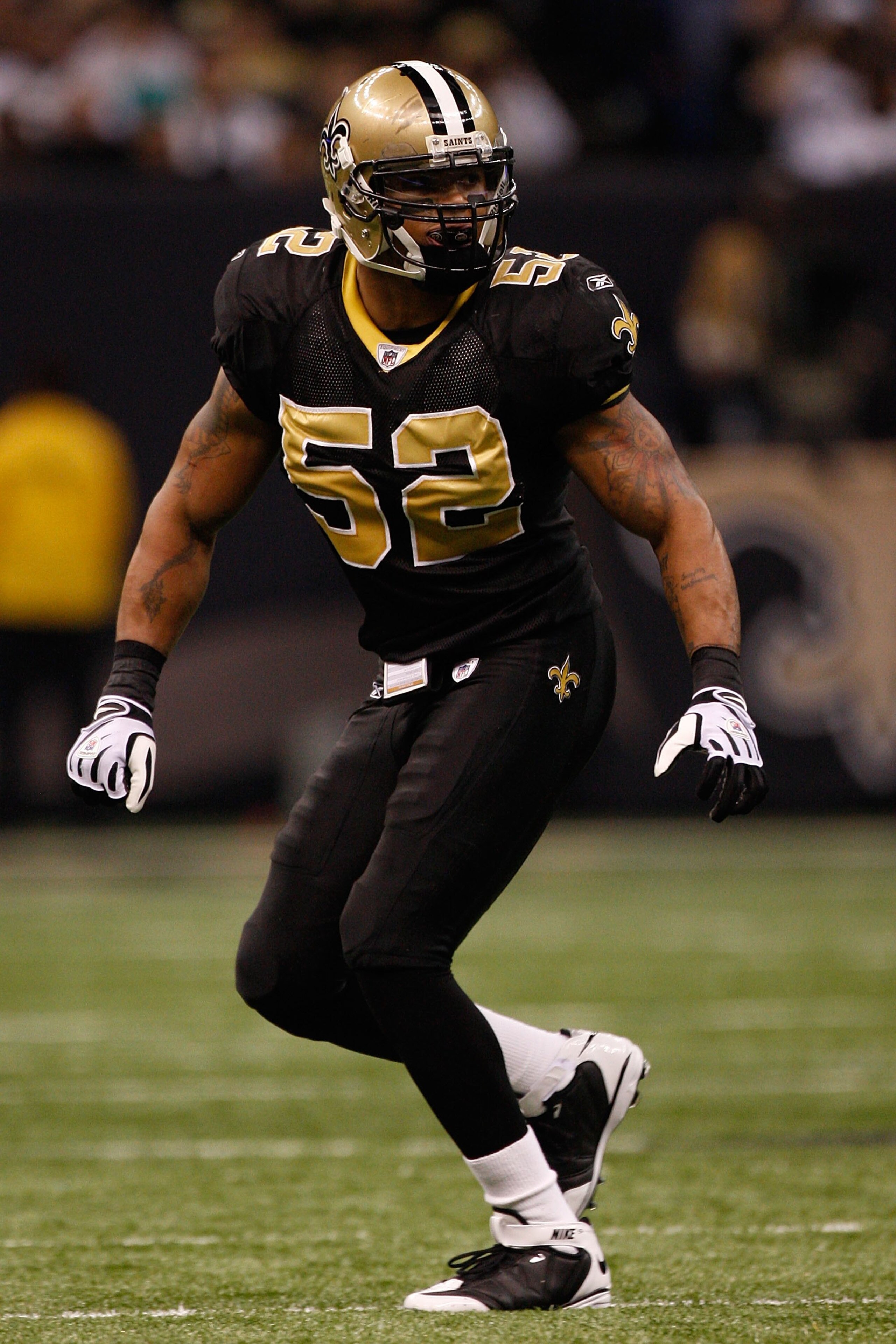 NEW ORLEANS - DECEMBER 27:  Jonathan Casillas #52 of the New Orleans Saints defends during the game against the Tampa Bay Buccaneers at the Louisiana Superdome on December 27, 2009 in New Orleans, Louisiana.  (Photo by Chris Graythen/Getty Images)
