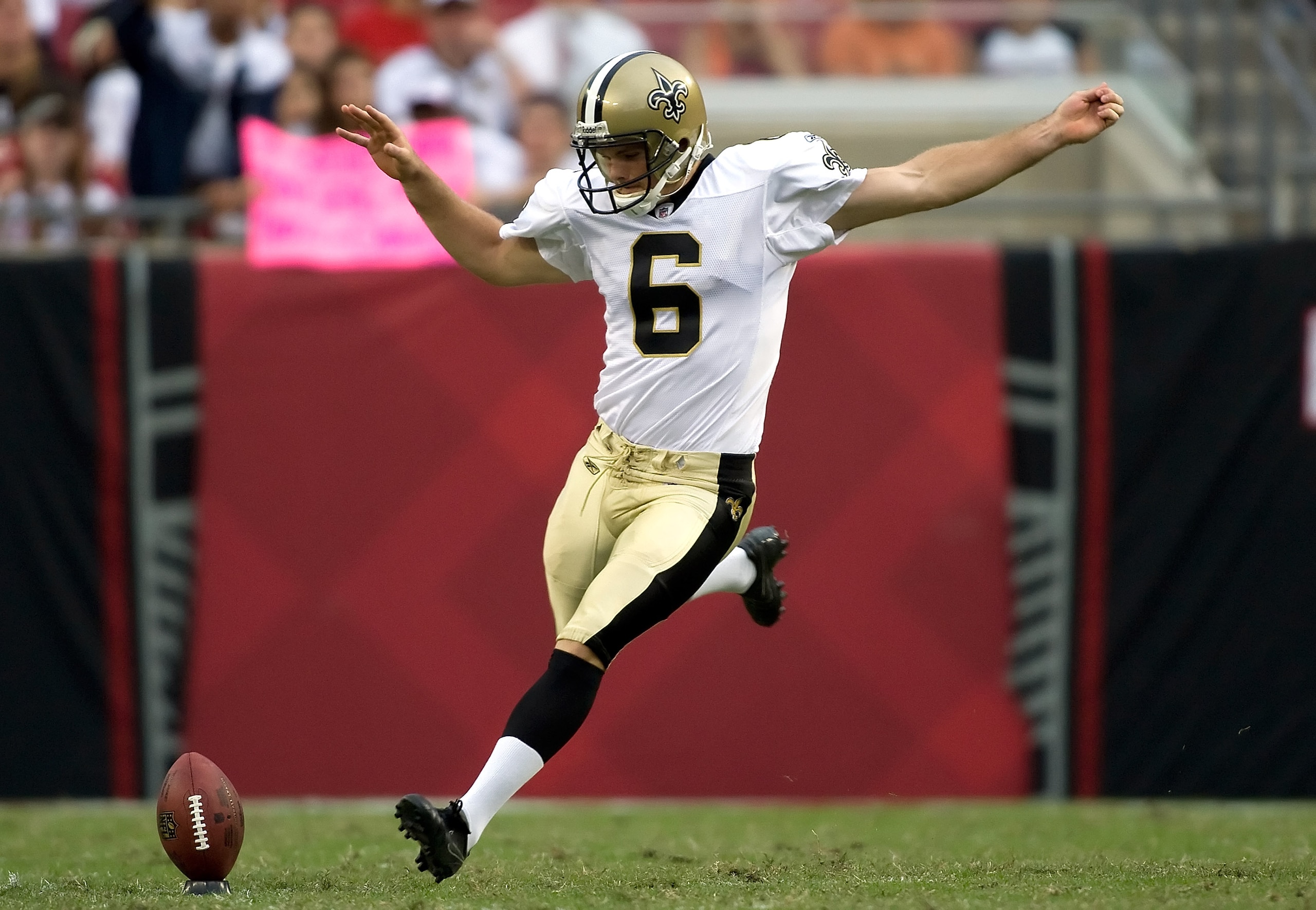 TAMPA, FL - NOVEMBER 22:  Punter Thomas Morstead #6 of the New Orleans Saints kicks off against the Tampa Bay Buccaneers during the game at Raymond James Stadium on November 22, 2009 in Tampa, Florida.  (Photo by J. Meric/Getty Images)