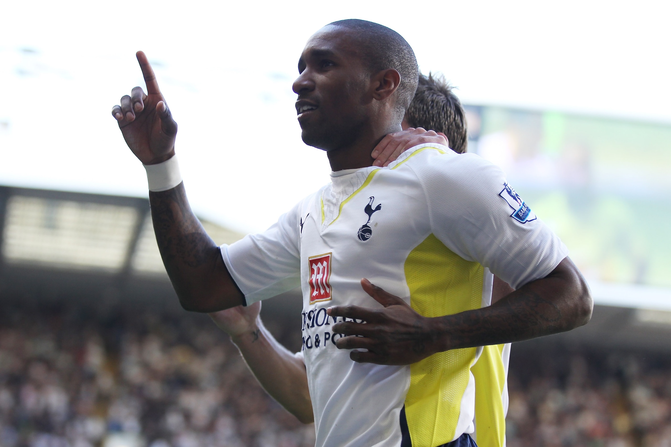LONDON, ENGLAND - APRIL 17:  Jermain Defoe of Tottenham Hotspur celebrates scoring their first goal from the penalty spot during the Barclays Premier League match between Tottenham Hotspur and Chelsea at White Hart Lane on April 17, 2010 in London, Englan