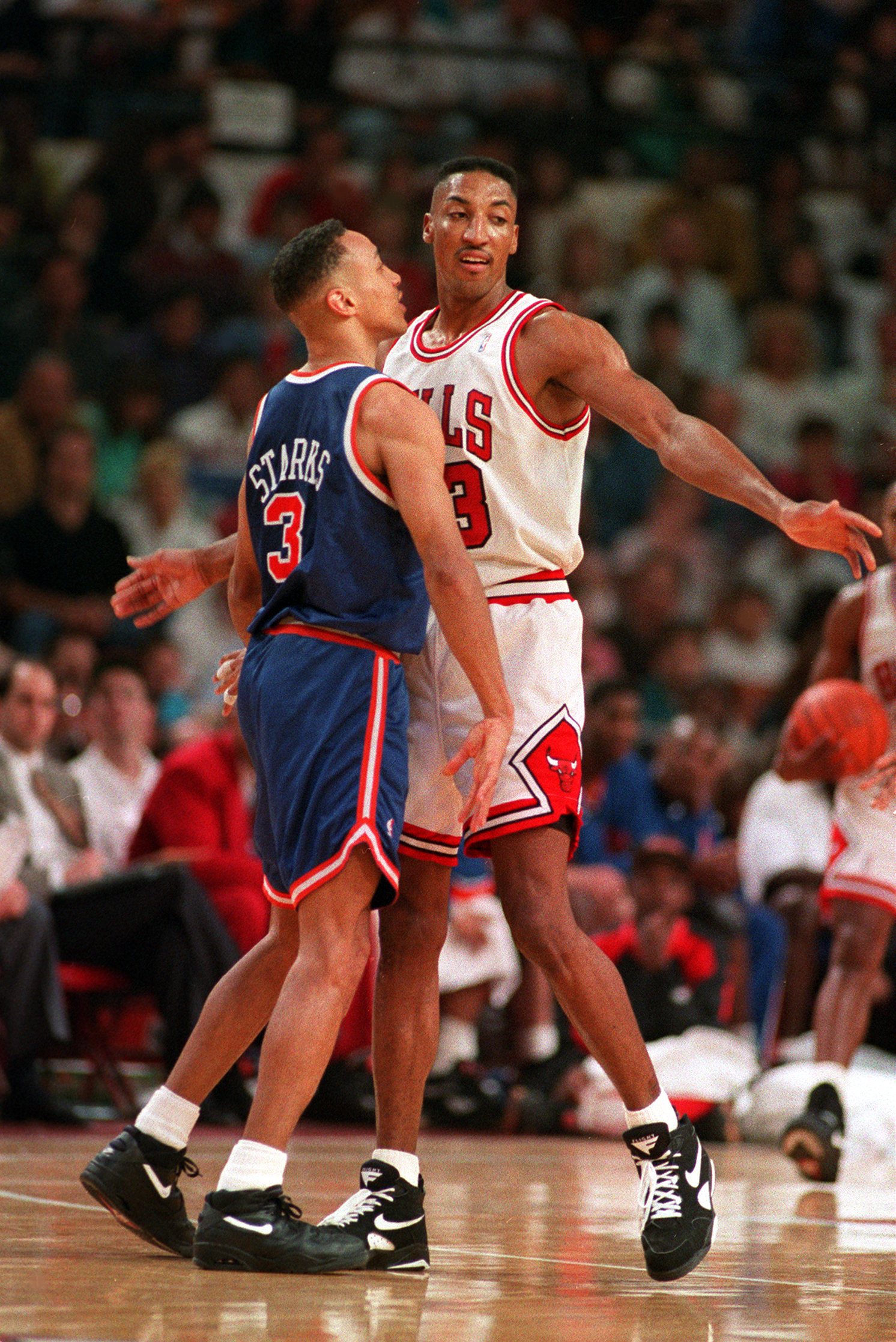 JUNE 1993:  CHICAGO FORWARD SCOTTIE PIPPEN BACKS AWAY AS NEW YORK GUARD JOHN STATRKS GETS IN HIS FACE DURING THE BULLS 103-83 VICTORY OVER THE KNICKS IN THE NBA EASTERN CONFERENCE FINALS. Mandatory Credit: Jonathan Daniel/ALLSPORT