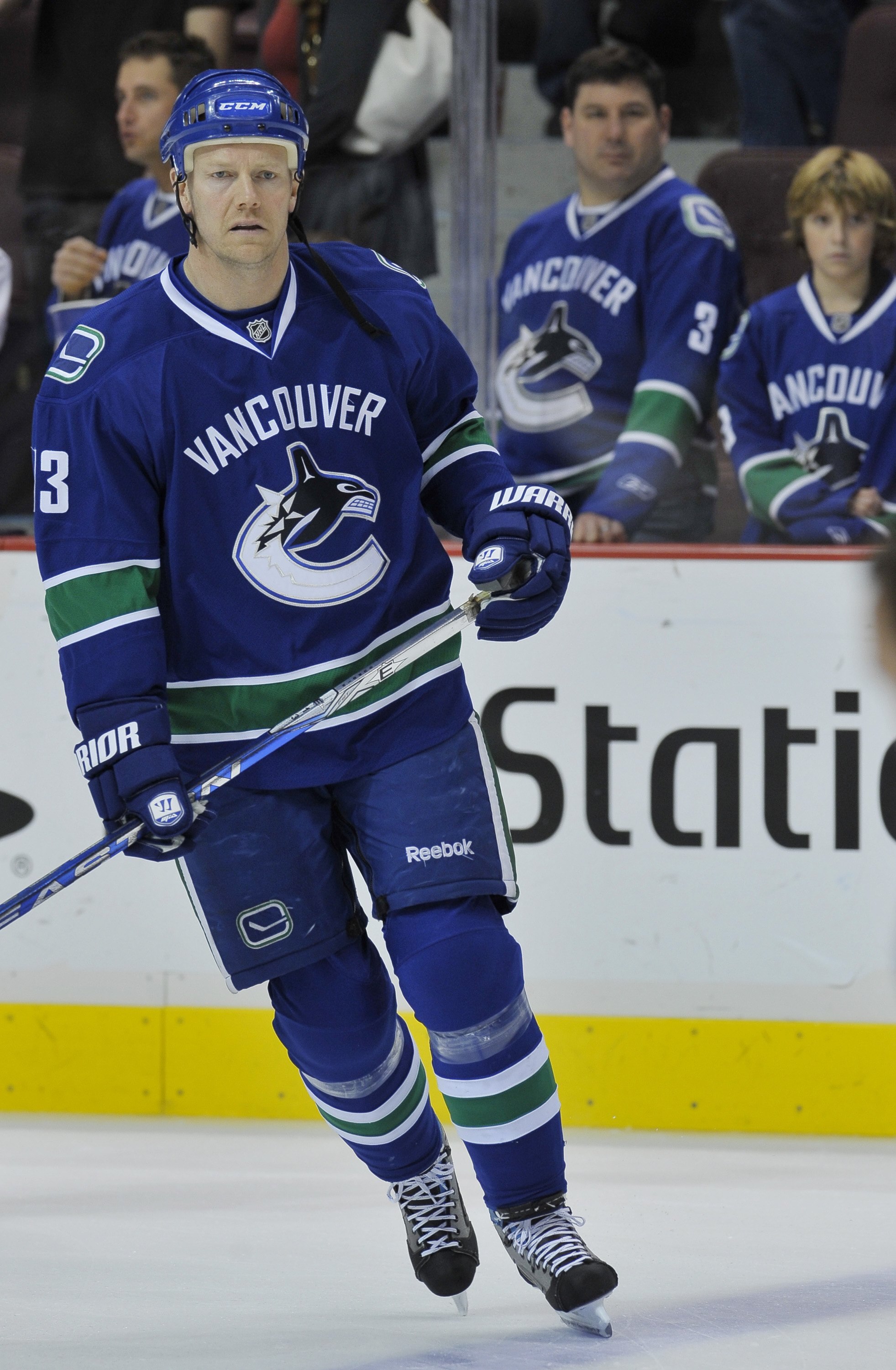 VANCOUVER, CANADA - APRIL 7: Mats Sundin #13 of the Vancouver Canucks skates during their game against the Calgary Flames at General Motors Place April 7, 2009 in Vancouver, Canada.   (Photo by Nick Didlick/Getty Images)