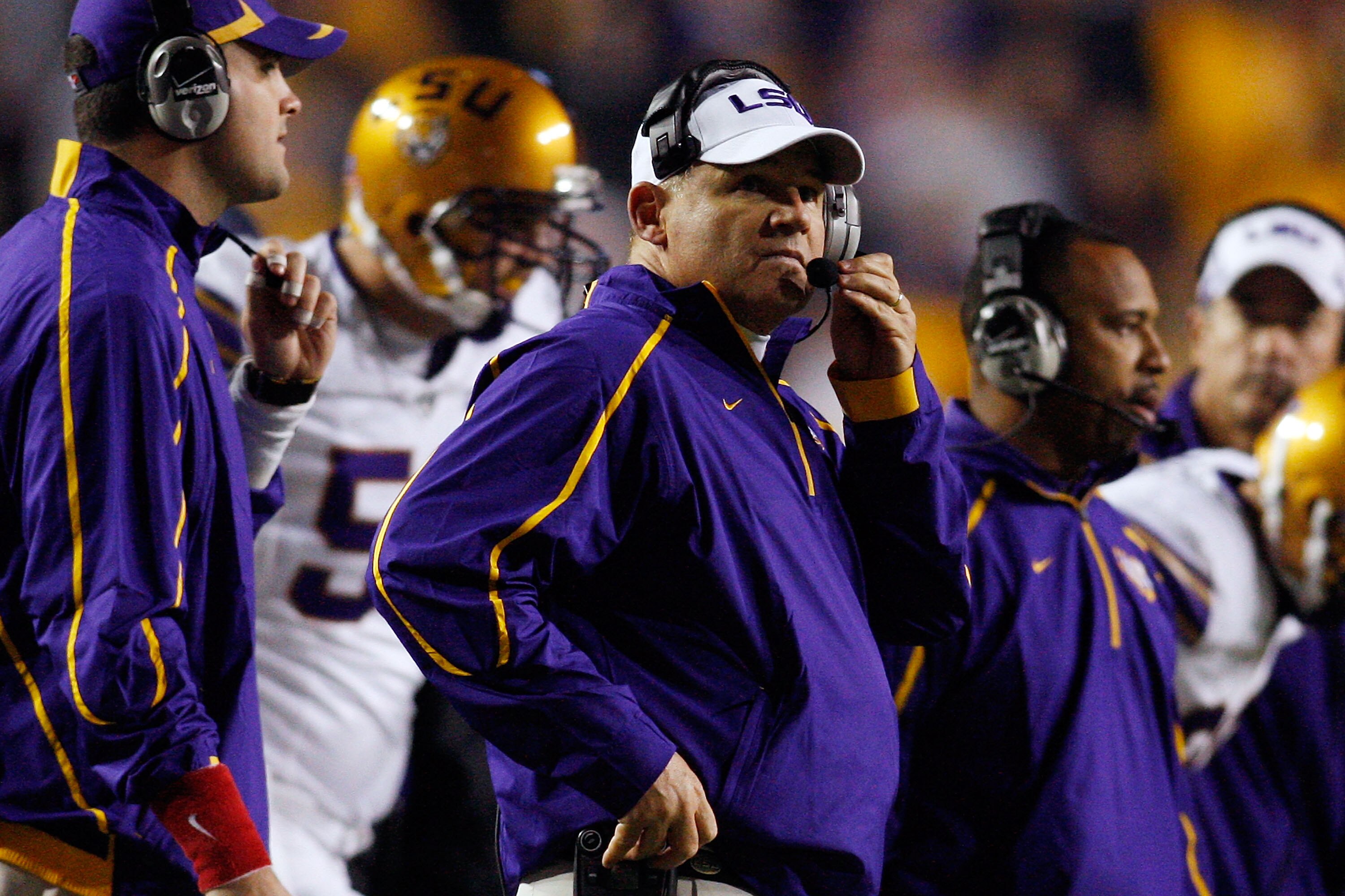 BATON ROUGE, LA - NOVEMBER 28:  Head coach Les Miles of the LSU Tigers calls a play during the game against the Arkansas Razorbacks at Tiger Stadium on November 28, 2009 in Baton Rouge, Louisiana. The Tigers defeated the Razorbacks 33-30 in overtime.  (Ph