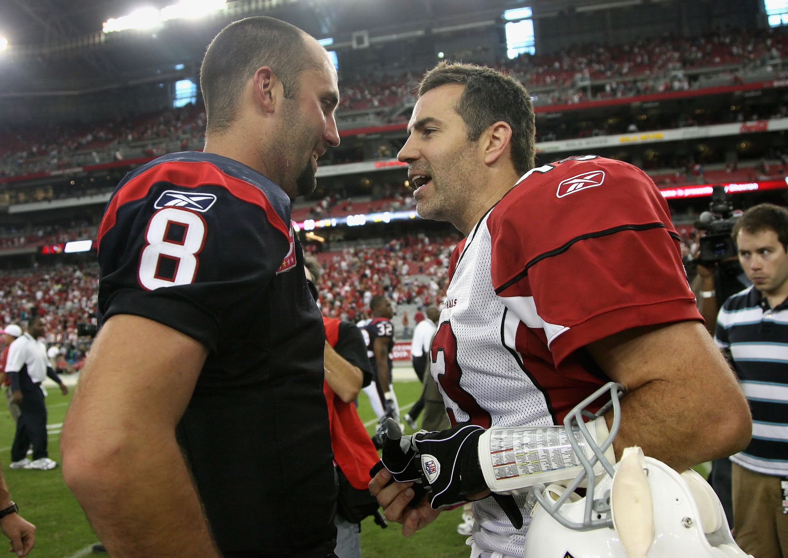 GLENDALE, AZ - OCTOBER 11: Quarterbacks Matt Schaub #8 of the Houston Texans and Kurt Warner #13 of the Arizona Cardinals talk following the NFL game at the Universtity of Phoenix Stadium on October 11, 2009 in Glendale, Arizona. The Cardinals defeated t GLENDALE, AZ - OCTOBER 11: Quarterbacks Matt Schaub #8 of the Houston Texans and Kurt Warner #13 of the Arizona Cardinals talk following the NFL game at the Universtity of Phoenix Stadium on October 11, 2009 in Glendale, Arizona. The Cardinals defeated t