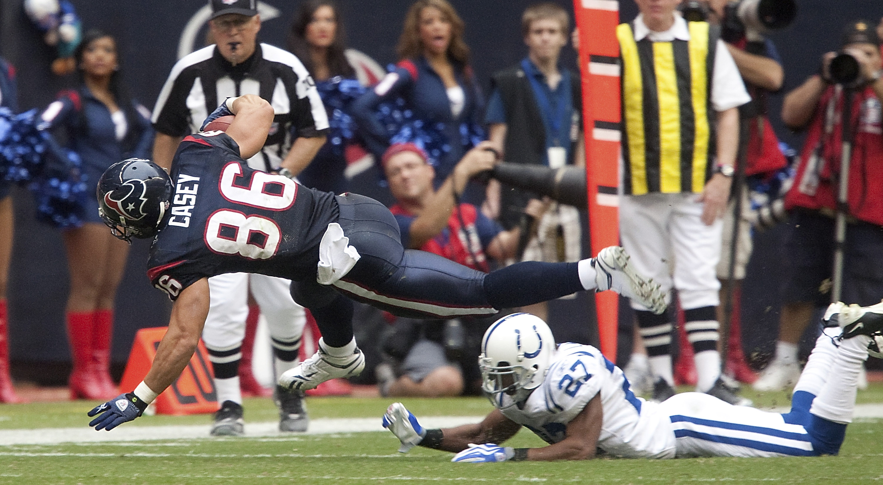 HOUSTON - NOVEMBER 29:  Tight-end James Casey #86 of the Houston Texans is tripped up by defensive back Jacob Lacey #27 of the Indianapolis Colts at Reliant Stadium on November 29, 2009 in Houston, Texas.  (Photo by Bob Levey/Getty Images)