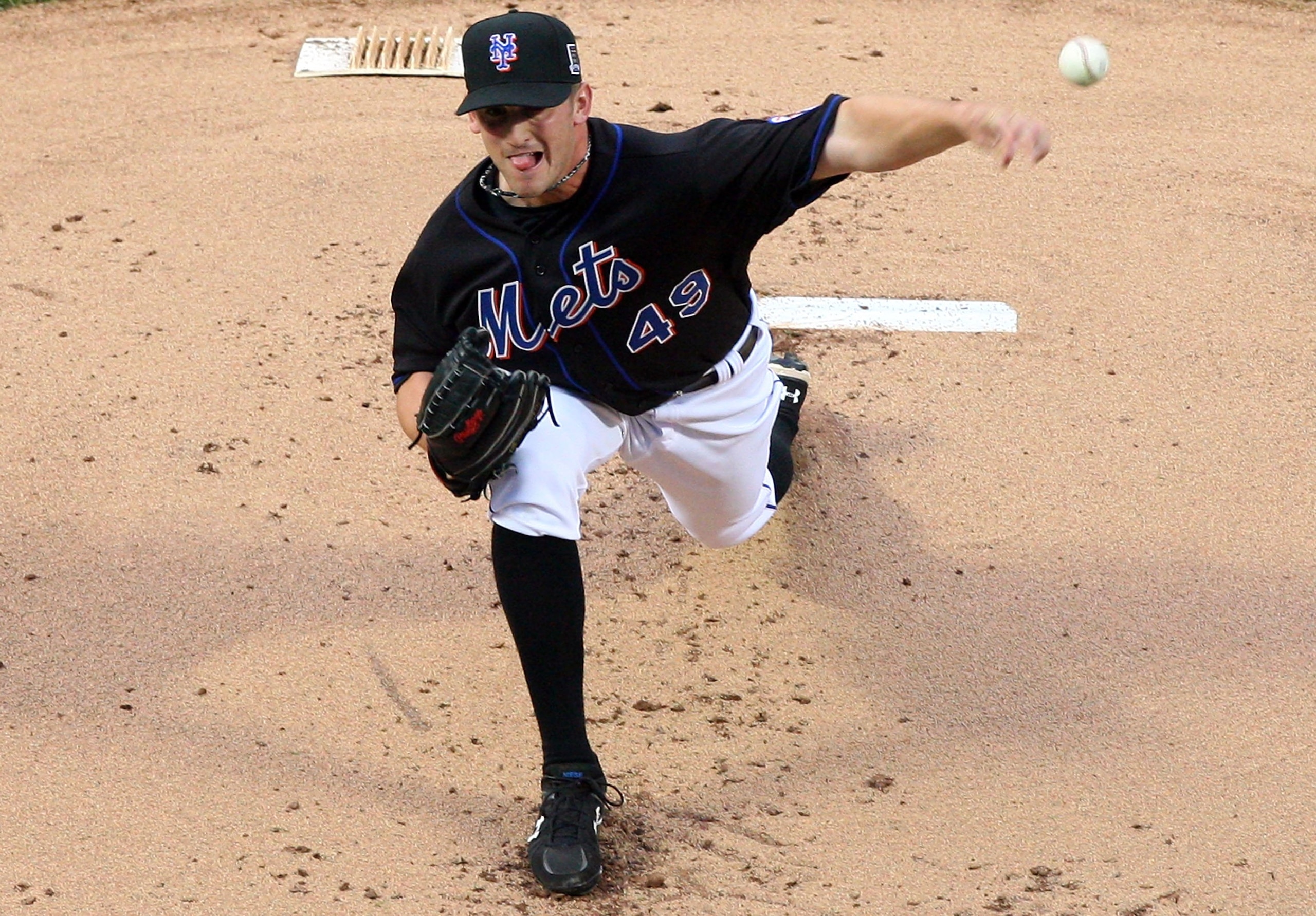 NEW YORK - MAY 08: Jonathan Niese #49 of the New York Mets delivers a pitch against the Pittsburgh Pirates on May 8, 2009 at Citi Field in the Flushing neighborhood of the Queens borough of New York City. (Photo by Jim McIsaac/Getty Images) NEW YORK - MAY 08: Jonathan Niese #49 of the New York Mets delivers a pitch against the Pittsburgh Pirates on May 8, 2009 at Citi Field in the Flushing neighborhood of the Queens borough of New York City. (Photo by Jim McIsaac/Getty Images)